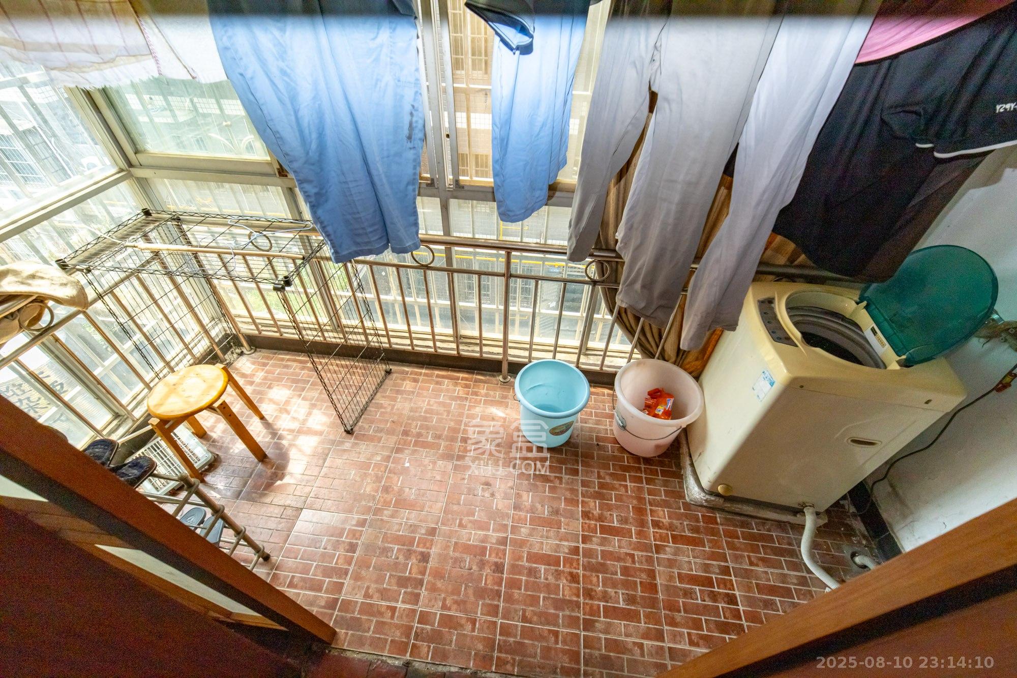 湘绣城  2室2厅1卫    36.8万 湘绣城  2室2厅1卫    36.8万阳台