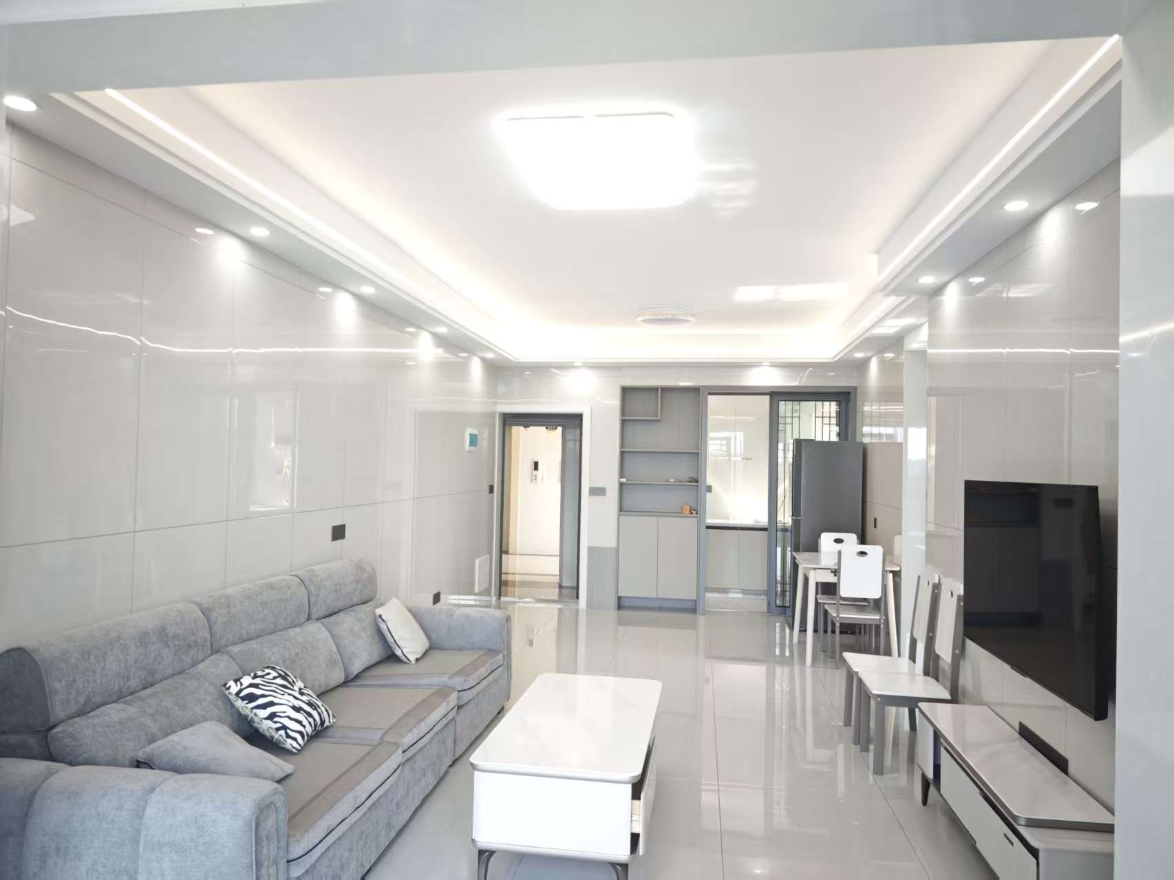 互助小区电梯房 2室2厅1卫 1600.0元/月 互助小区电梯房 2室2厅1卫 1600.0元/月室内图