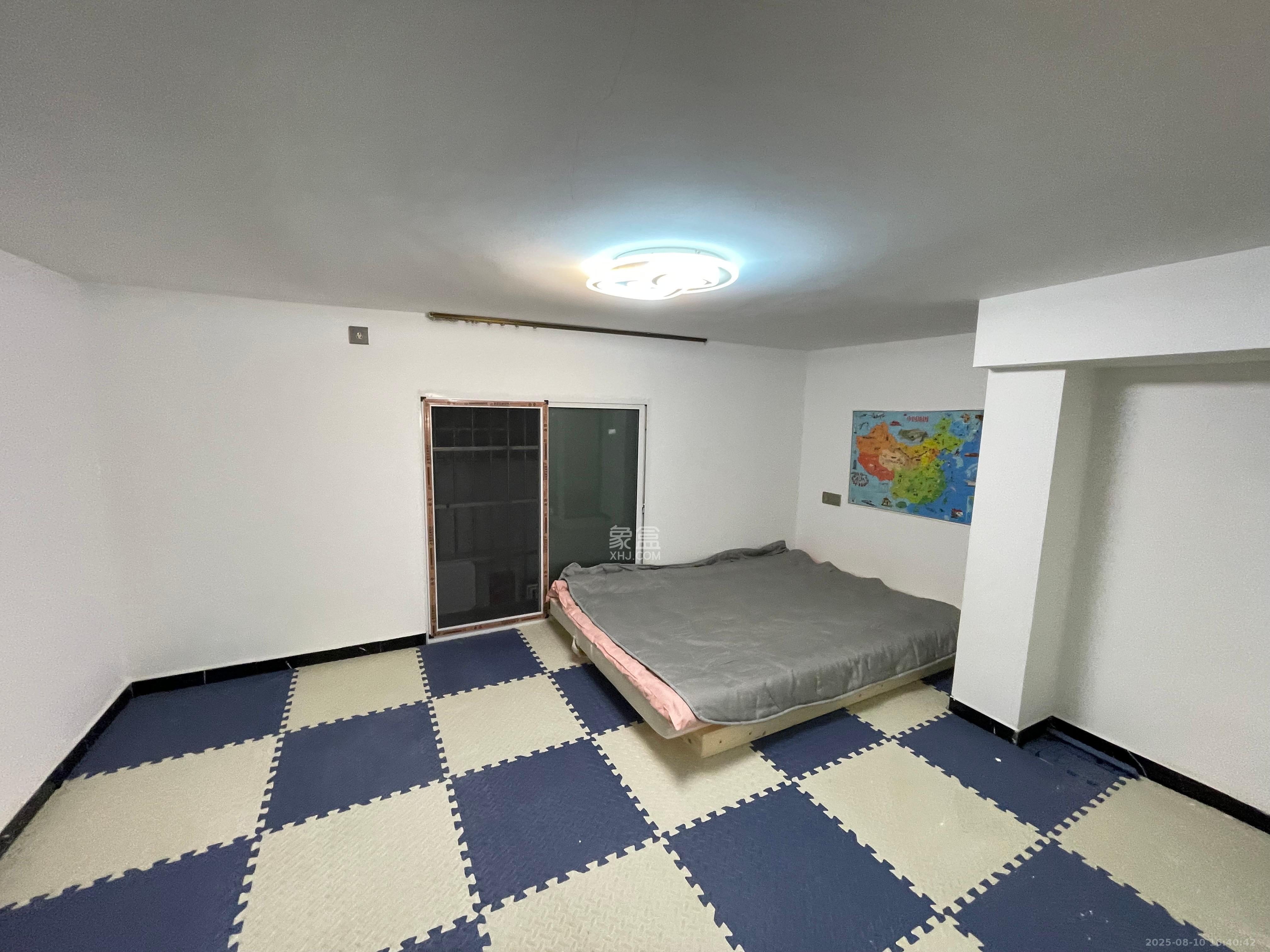 QQ生活馆  3室1厅1卫    2100.0元/月 QQ生活馆  3室1厅1卫    2100.0元/月室内图