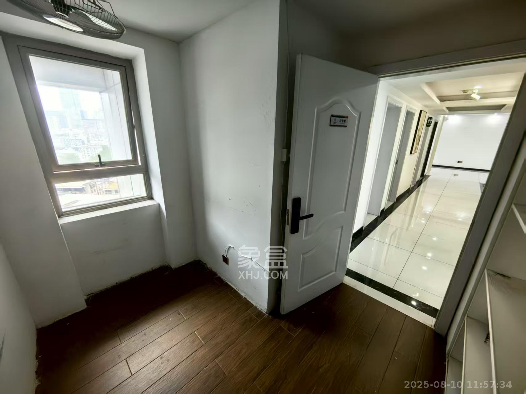 潮宗御苑  4室2厅2卫    5800.0元/月室内图