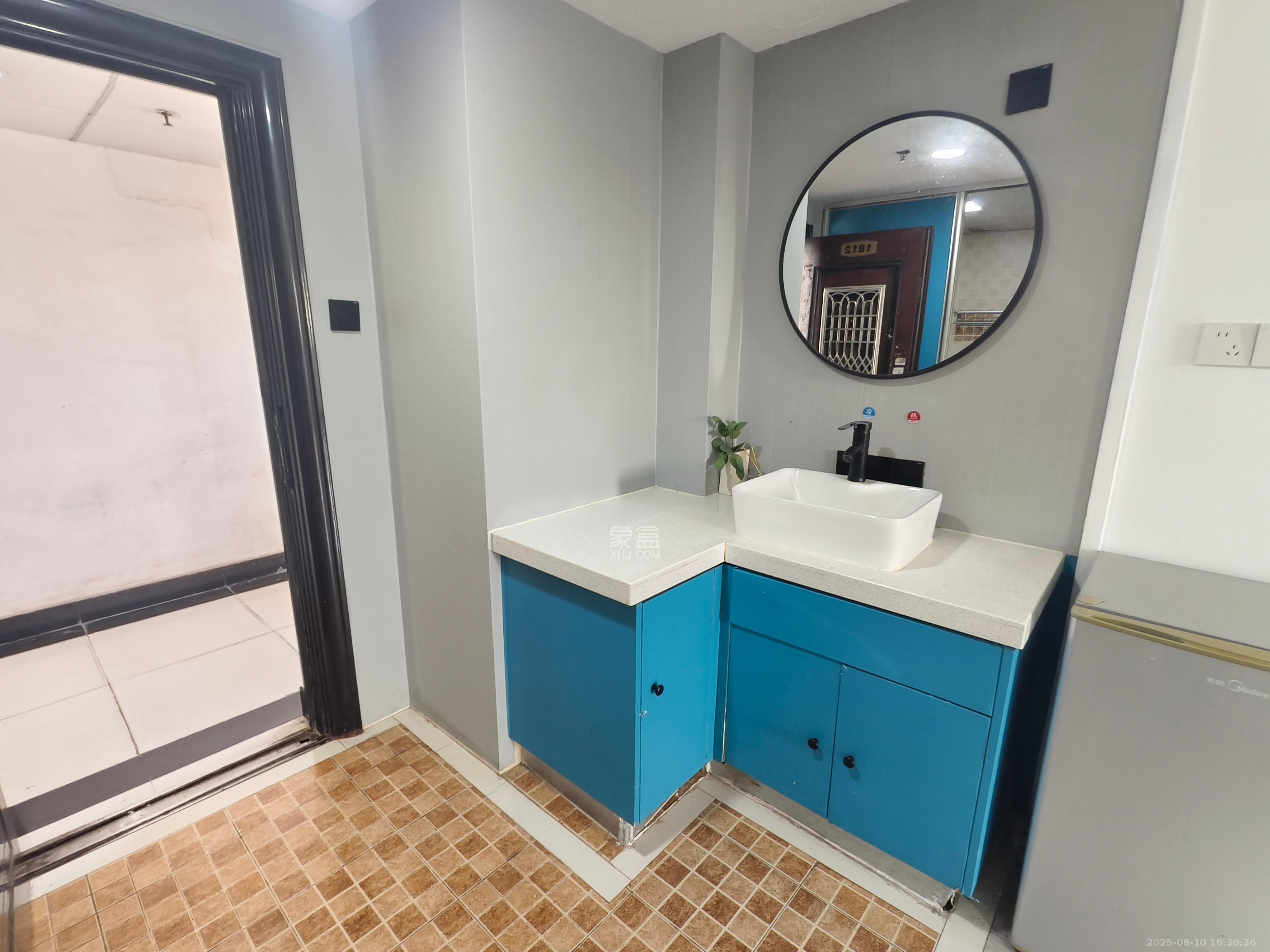 七彩丽都  1室1厅1卫    2000.0元/月 七彩丽都  1室1厅1卫    2000.0元/月室内图