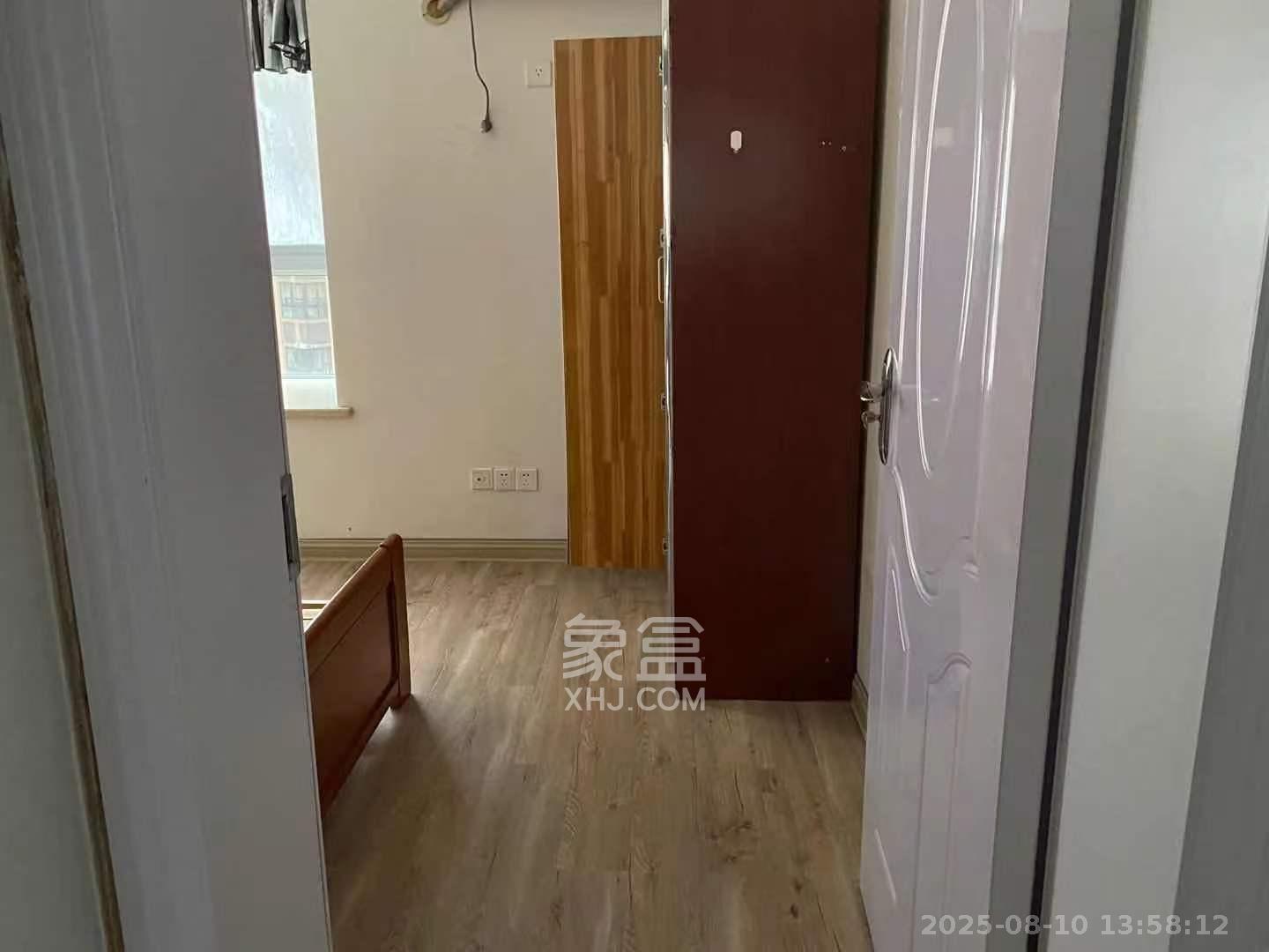 东方航标  5室2厅2卫   2400.00元/月室内图