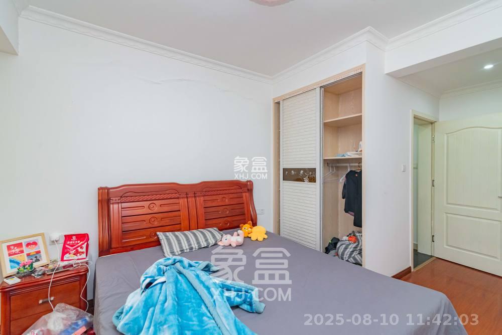 悦湖山  3室2厅1卫    2000.0元/月室内图