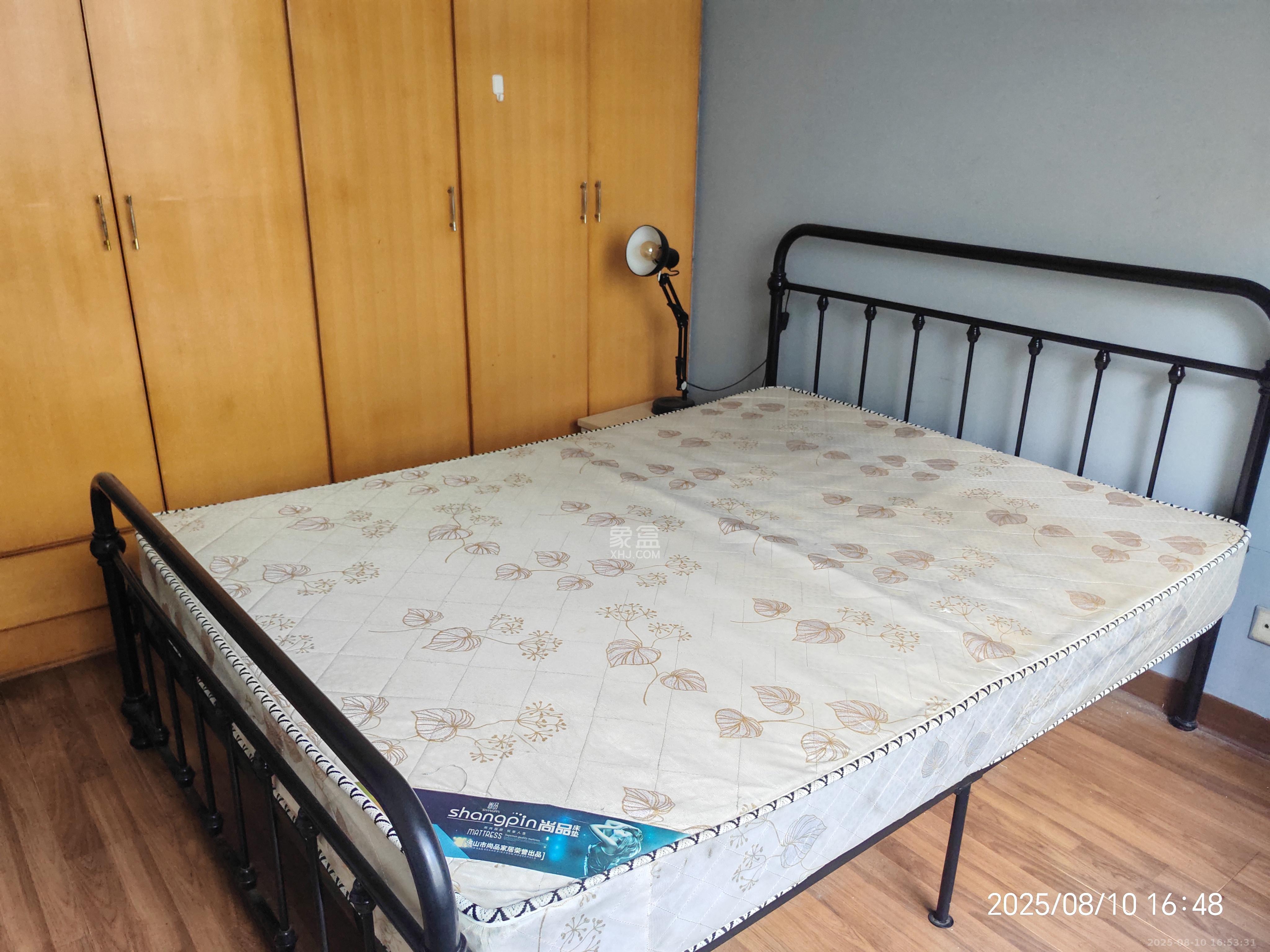 咸嘉新村嘉兴苑  3室2厅1卫    2400.0元/月 咸嘉新村嘉兴苑  3室2厅1卫    2400.0元/月