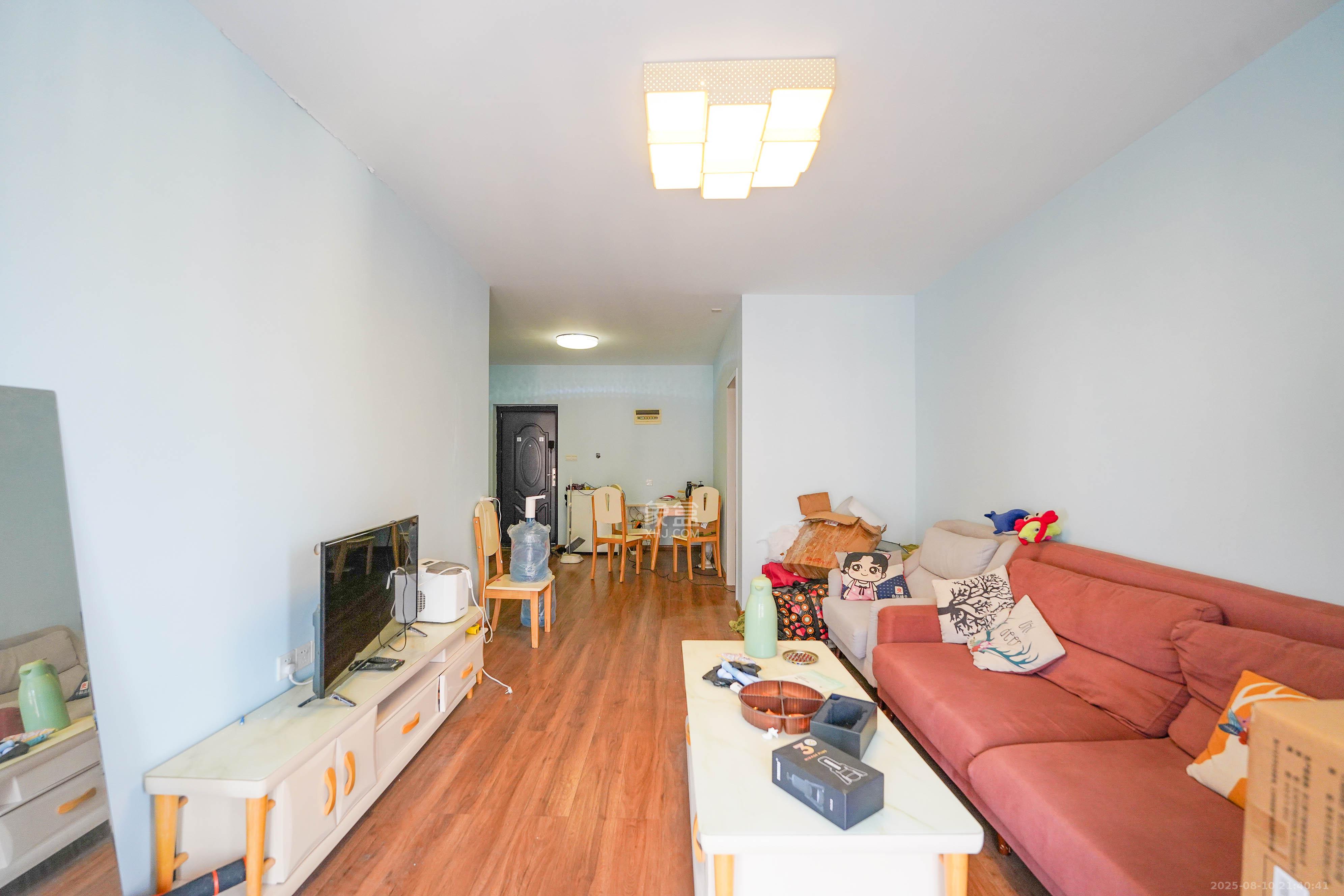 丽发新城  1室2厅1卫    68.0万客厅