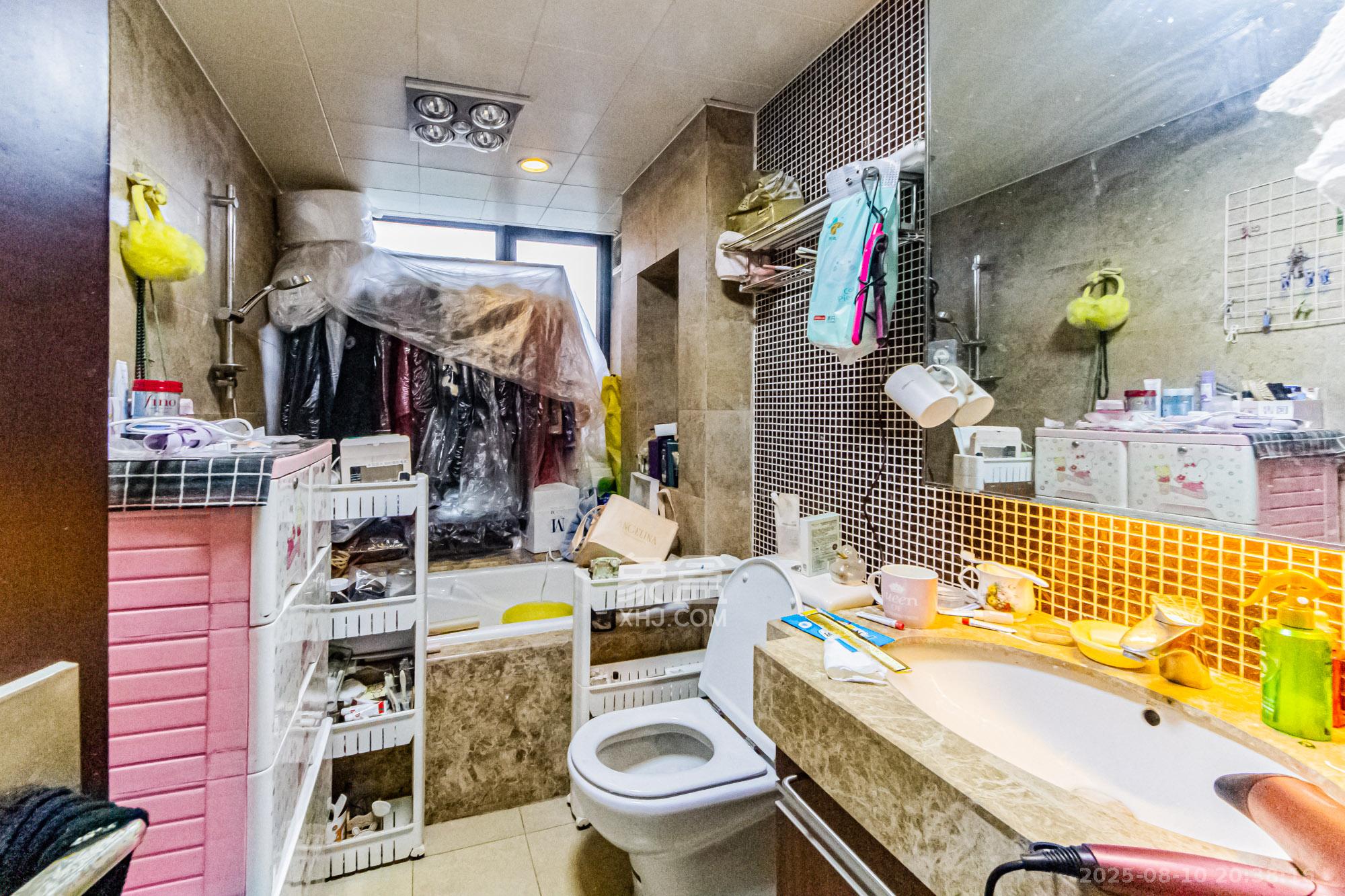 珠江花城三期锦鲤  3室2厅2卫    95.0万 珠江花城三期锦鲤  3室2厅2卫    95.0万卫生间