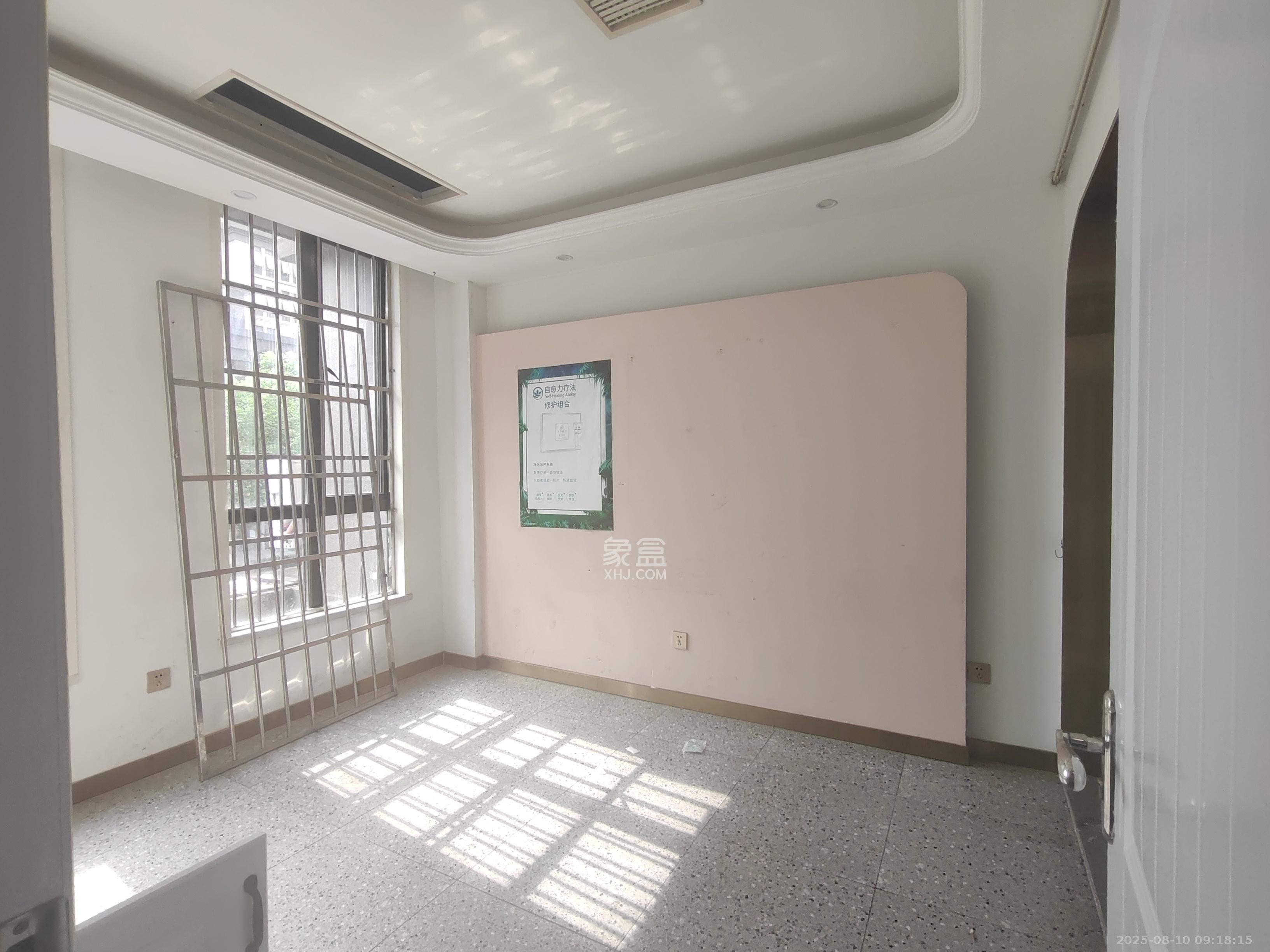 华润凤凰城三期   302.0㎡      18000.0元/月室内图