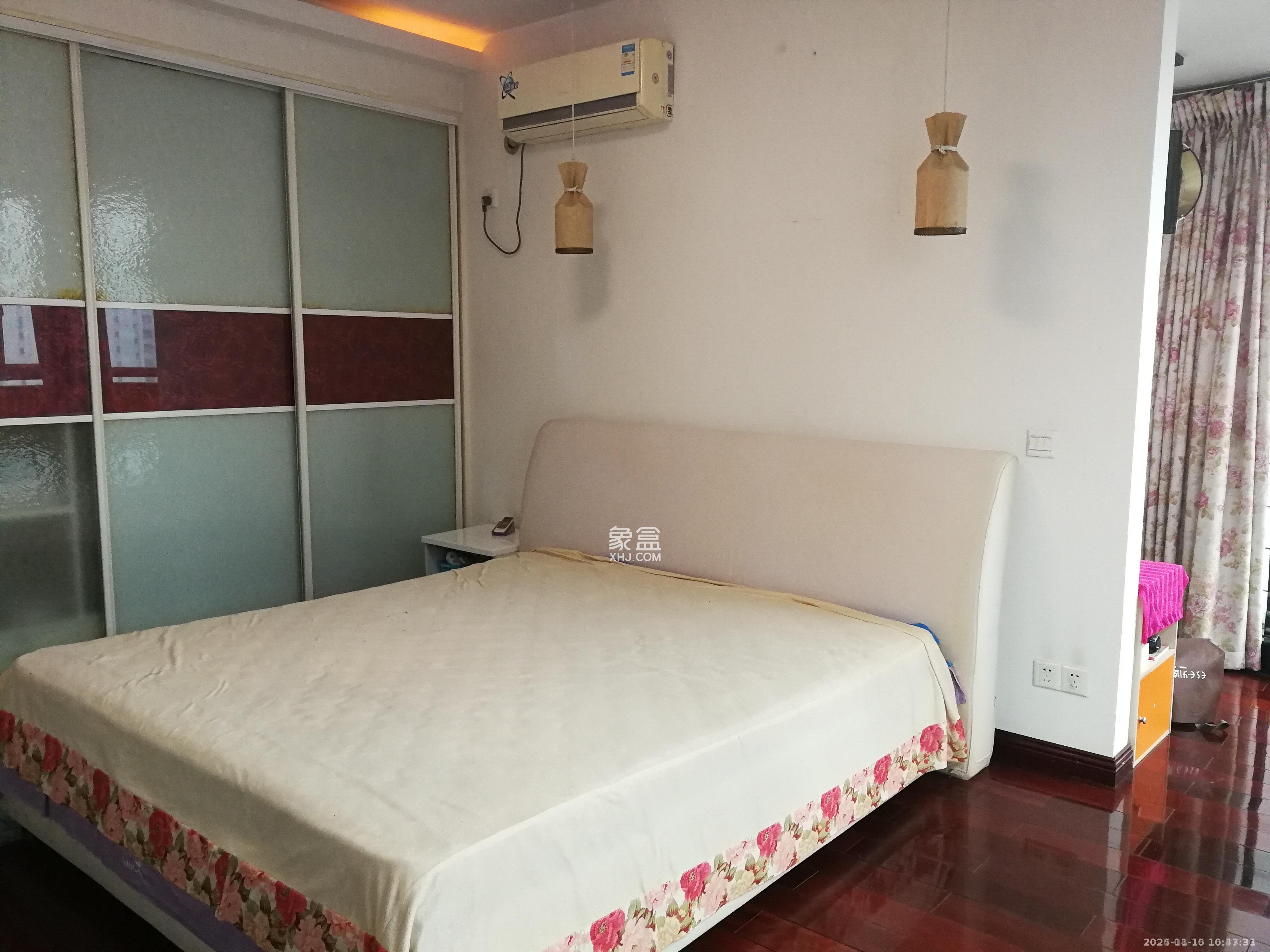 桐荫里社区  4室1厅1卫    5300.0元/月 桐荫里社区  4室1厅1卫    5300.0元/月室内图