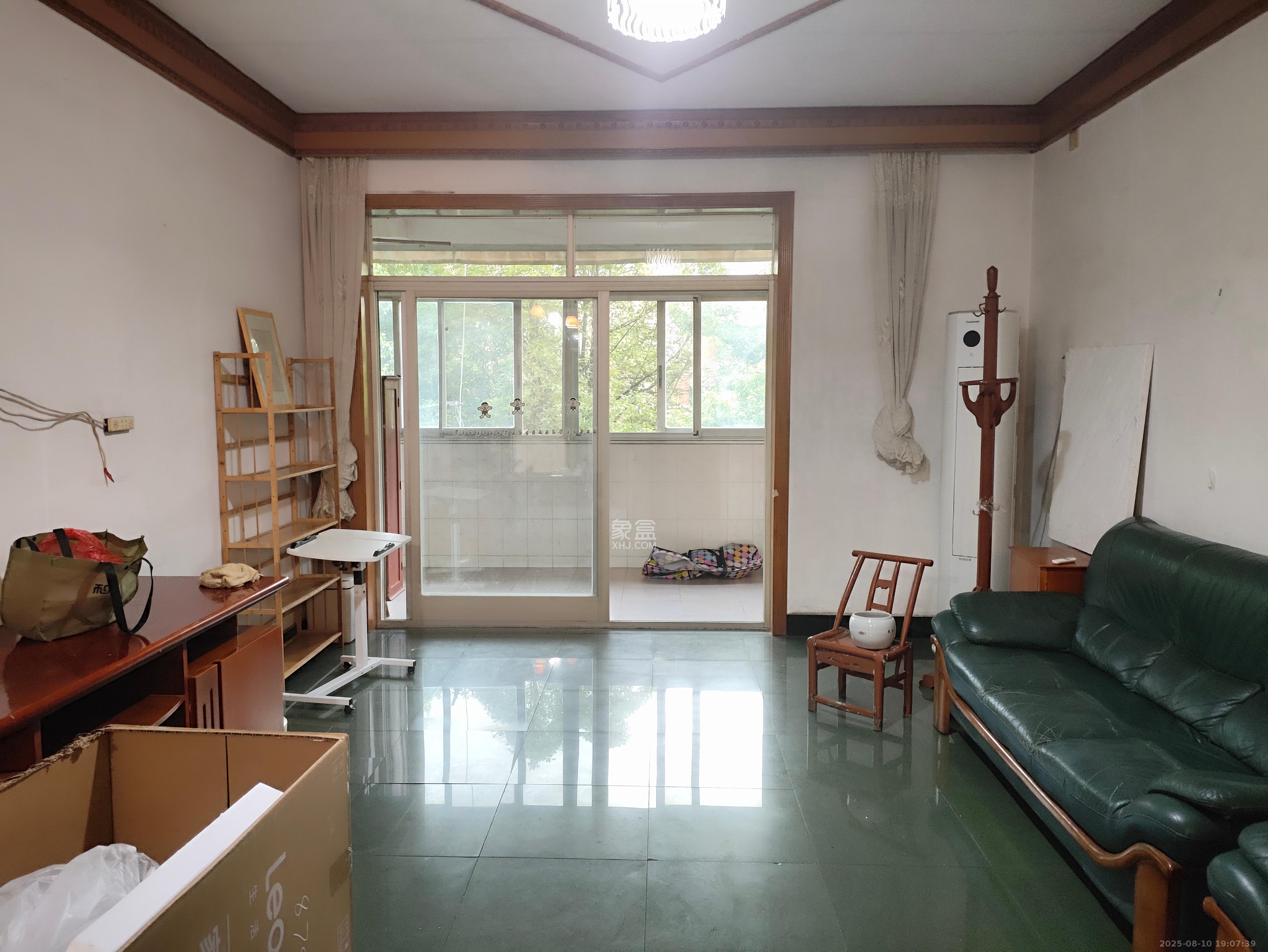 长沙理工大学东院西院  3室2厅1卫   2000.00元/月