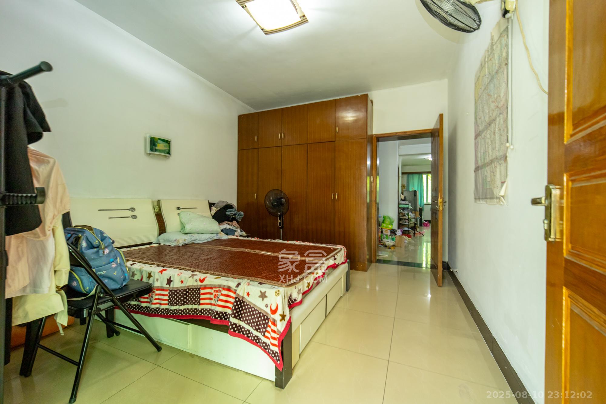 中南汽车世界  2室2厅1卫    26.8万卧室