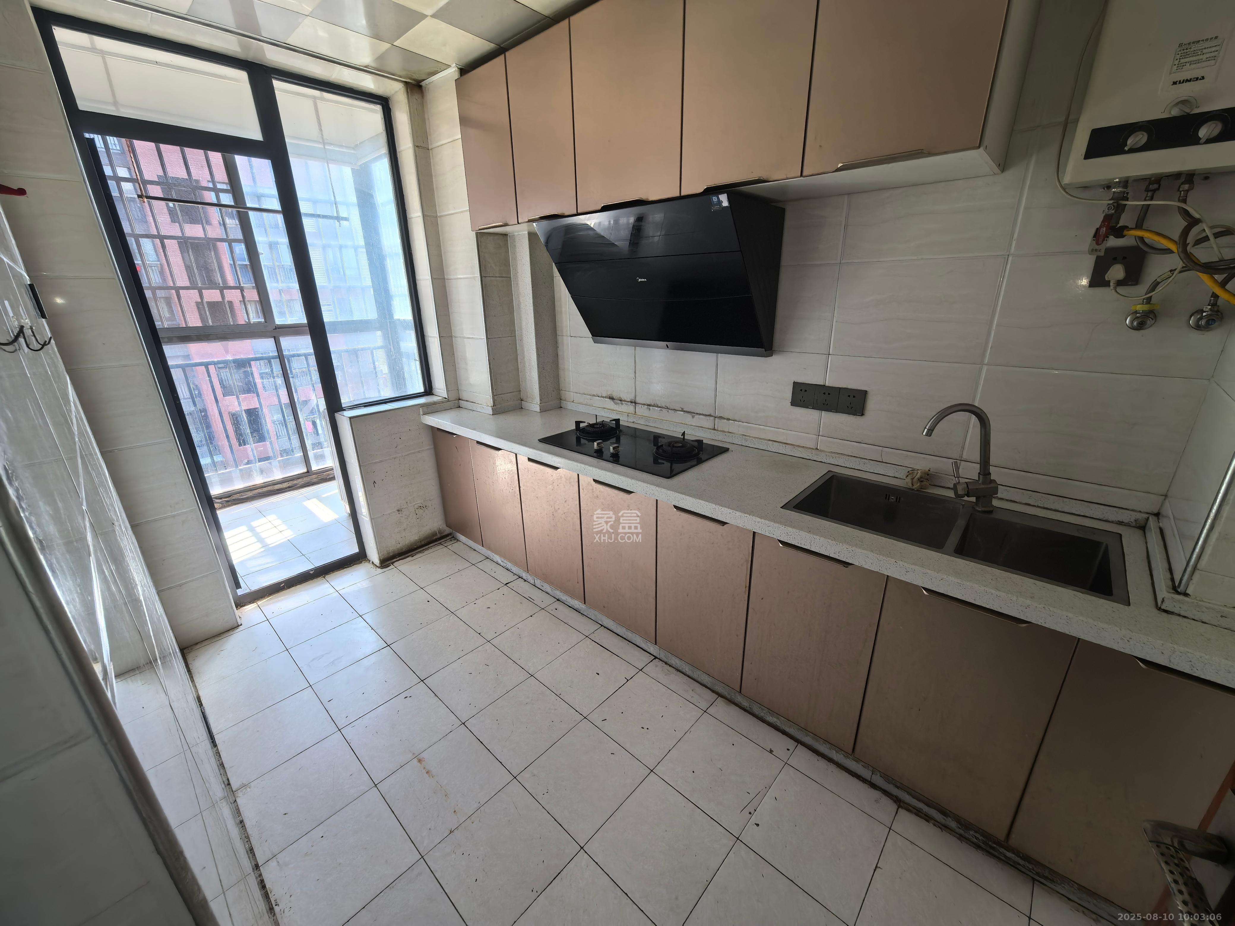 中信文化广场(中信新城二期)  3室2厅1卫    2000.0元/月 中信文化广场(中信新城二期)  3室2厅1卫    2000.0元/月室内图