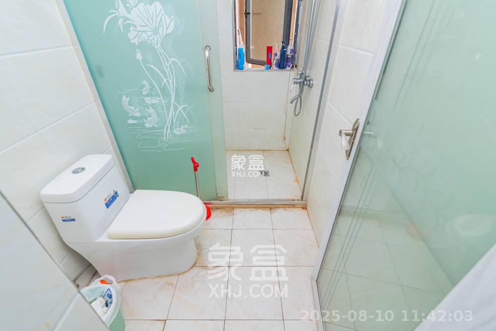 悦湖山  3室2厅1卫    2000.0元/月室内图