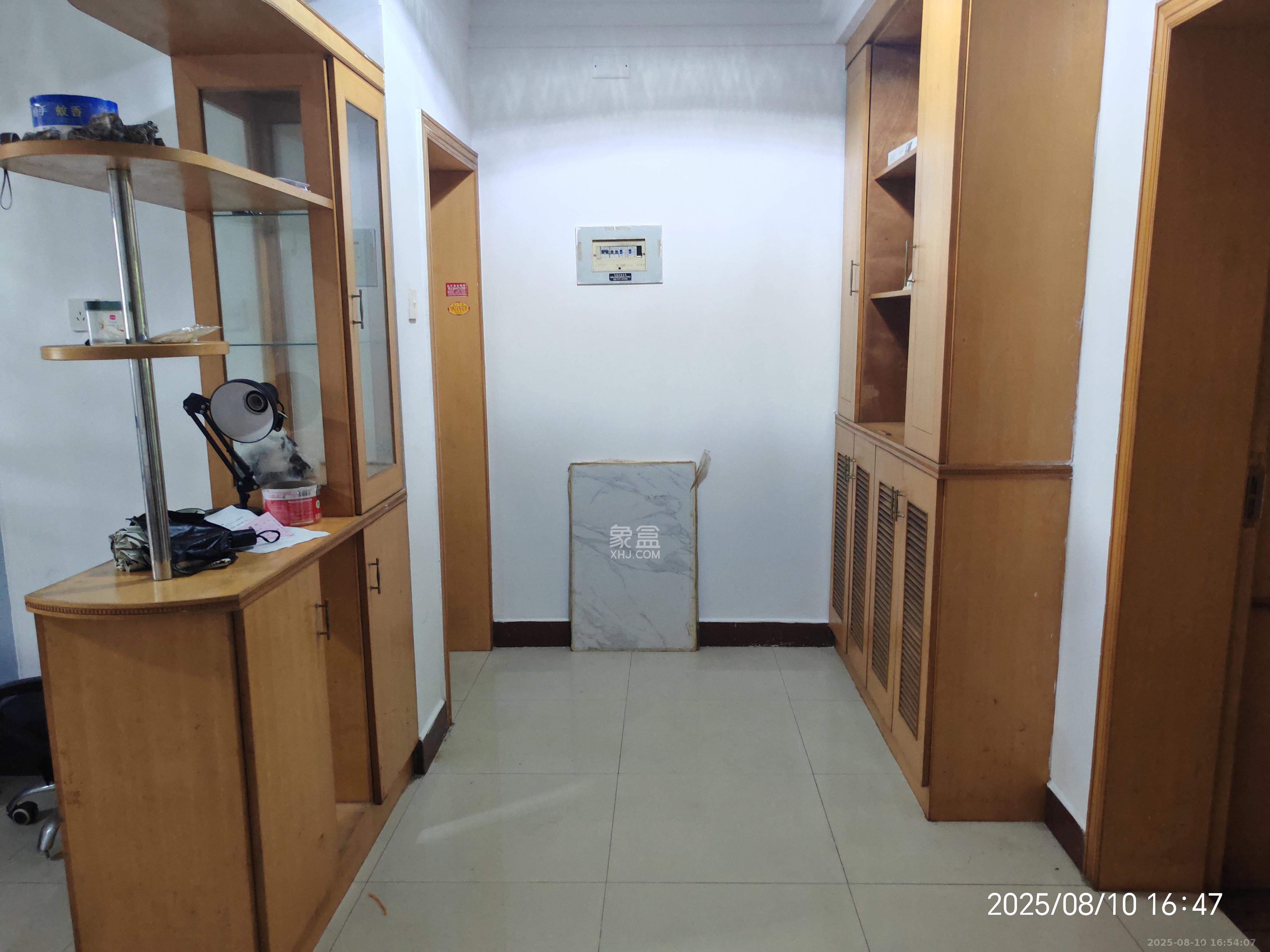 咸嘉新村嘉兴苑  3室2厅1卫    2400.0元/月 咸嘉新村嘉兴苑  3室2厅1卫    2400.0元/月室内图