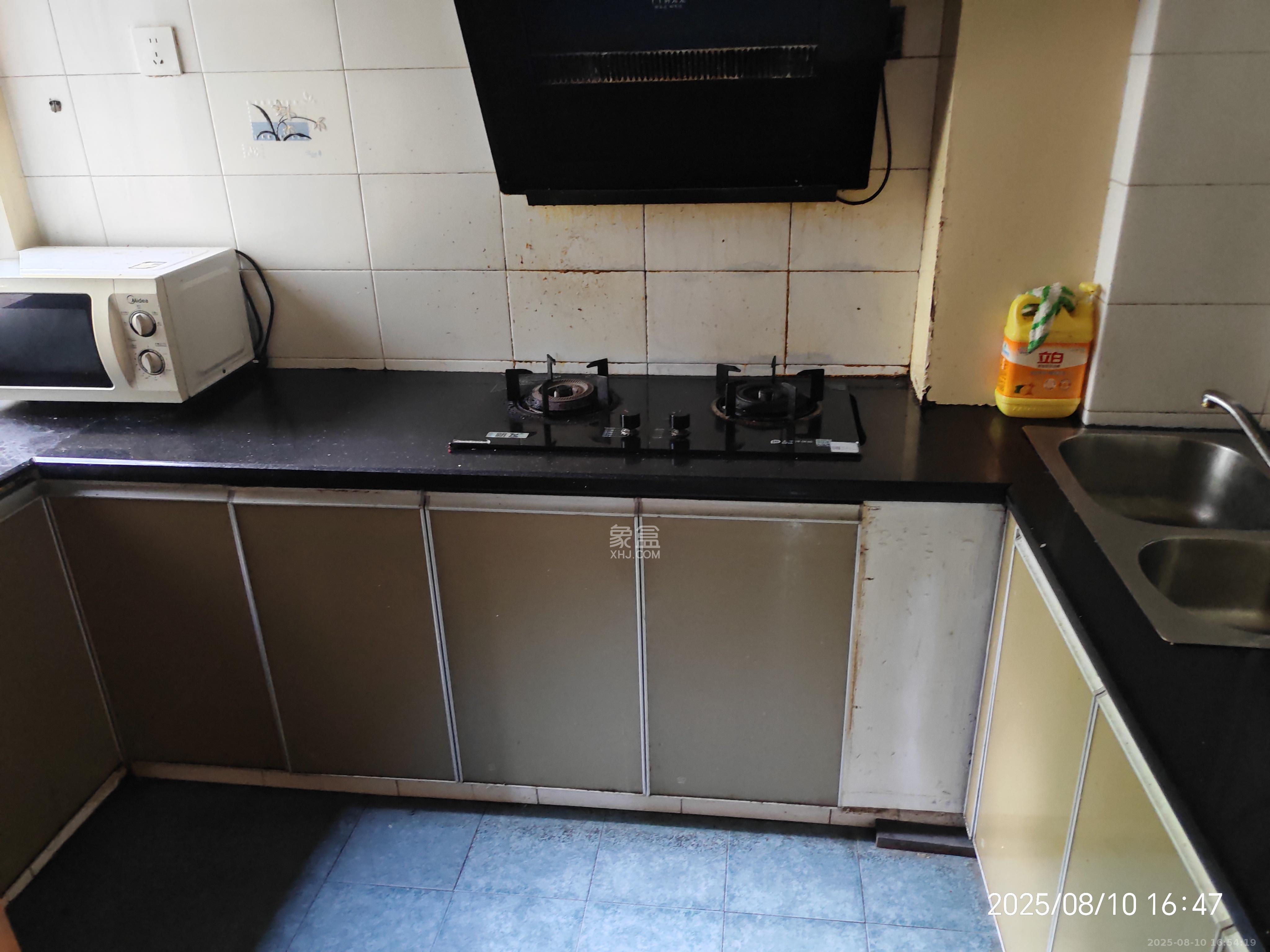 咸嘉新村嘉兴苑  3室2厅1卫    2400.0元/月 咸嘉新村嘉兴苑  3室2厅1卫    2400.0元/月室内图