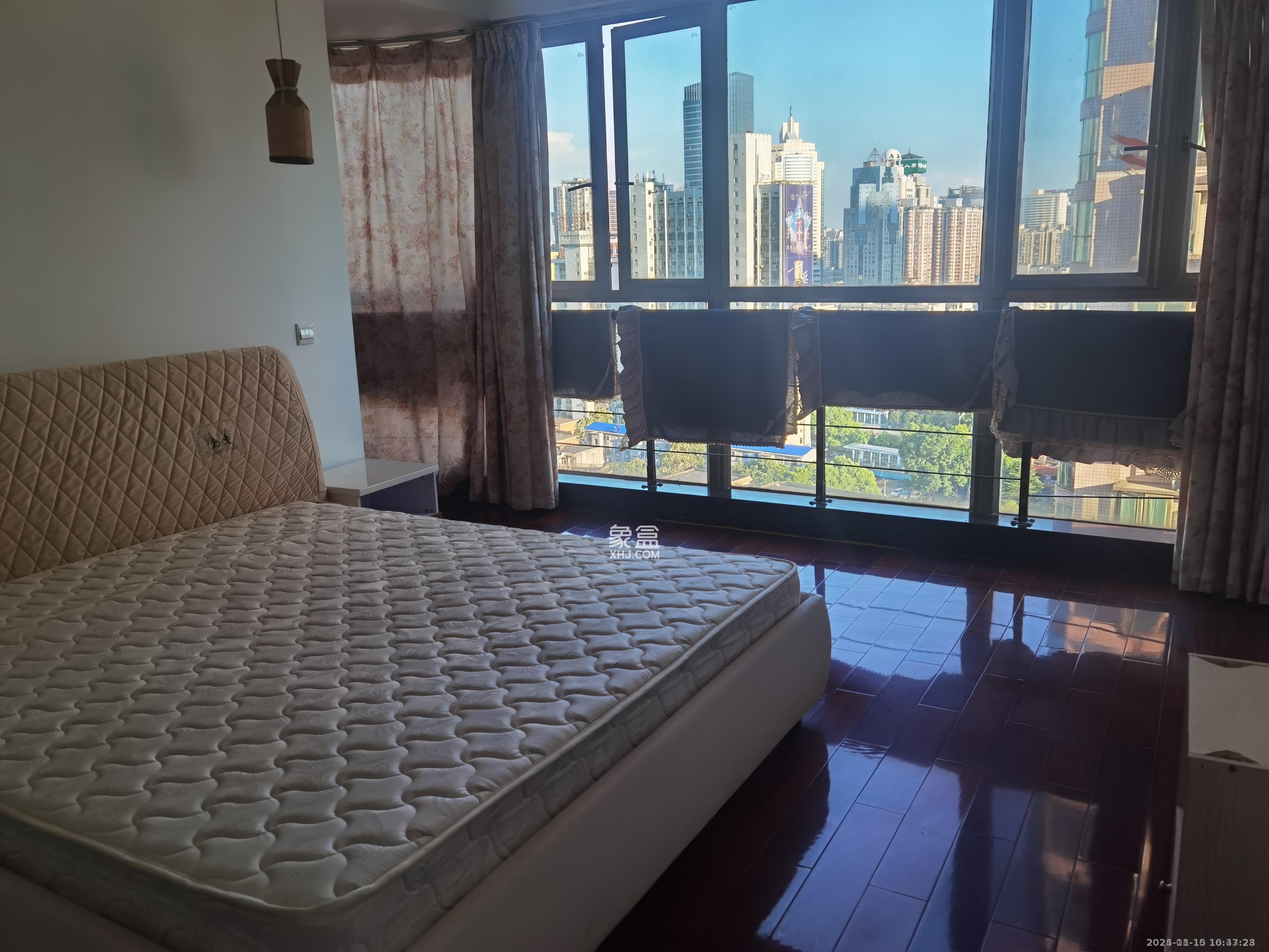 桐荫里社区  4室1厅1卫    5300.0元/月 桐荫里社区  4室1厅1卫    5300.0元/月室内图