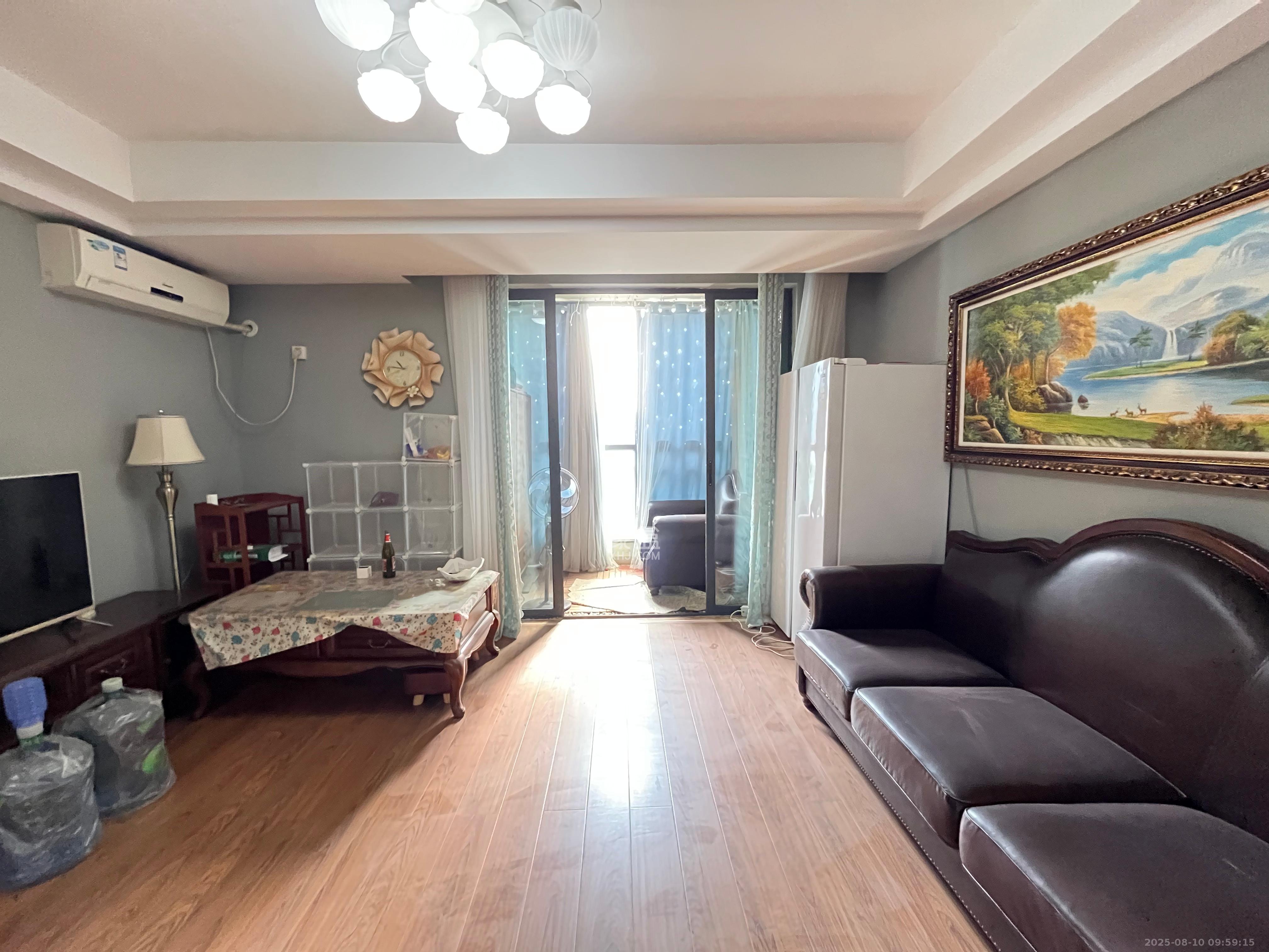 阳光100三期 3室2厅2卫 4200.0元/月 阳光100三期 3室2厅2卫 4200.0元/月室内图