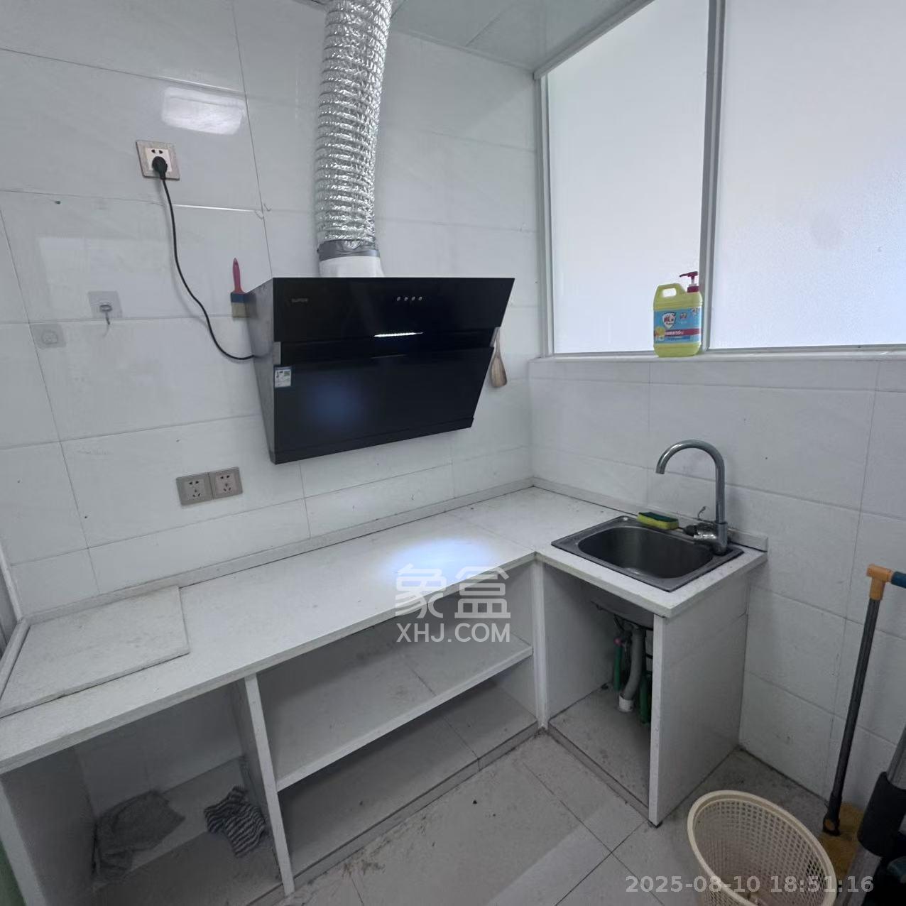 恒泰广场 1室1厅1卫 1400.0元/月 恒泰广场 1室1厅1卫 1400.0元/月室内图