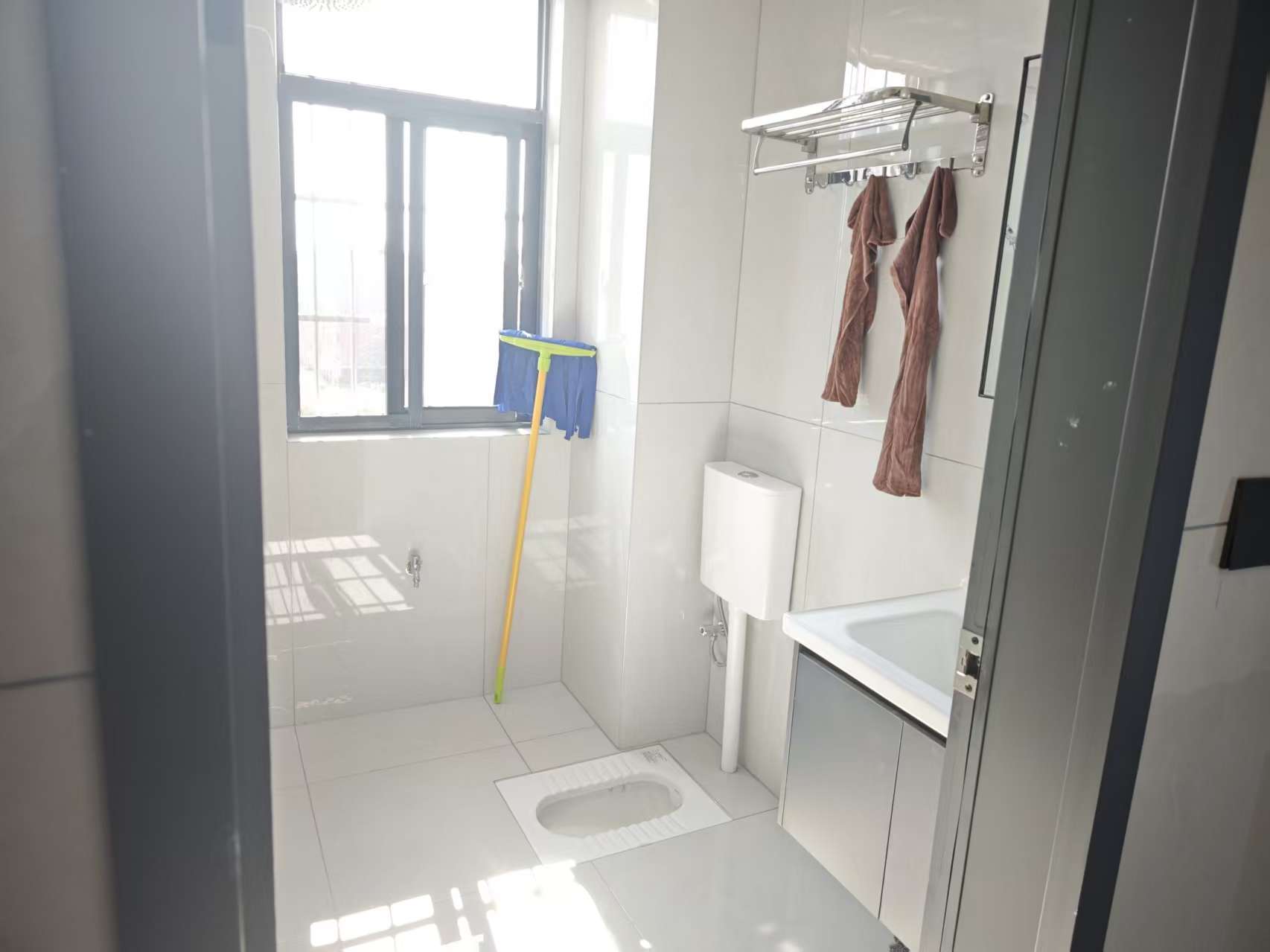 互助小区电梯房 2室2厅1卫 1600.0元/月 互助小区电梯房 2室2厅1卫 1600.0元/月室内图