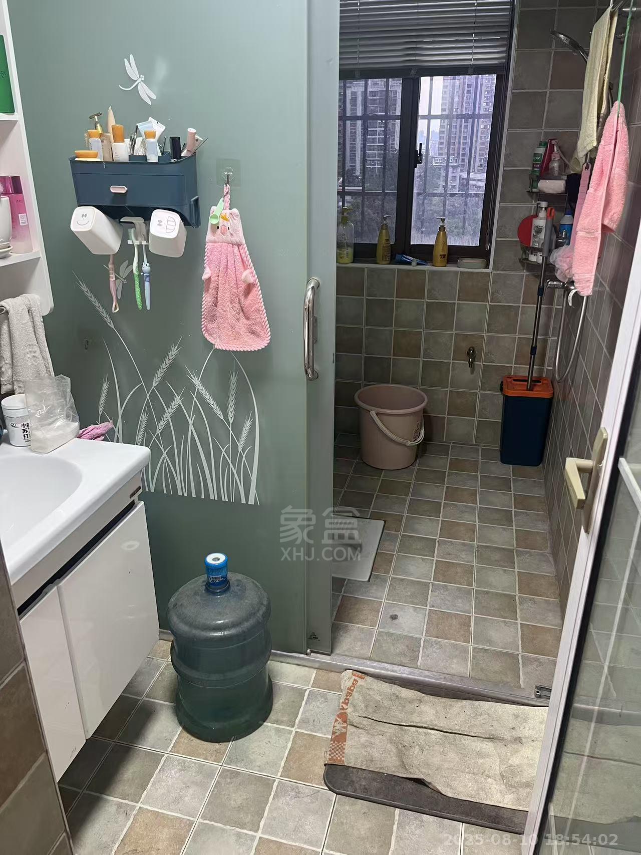 福鑫南郡  3室2厅2卫   2200.00元/月室内图