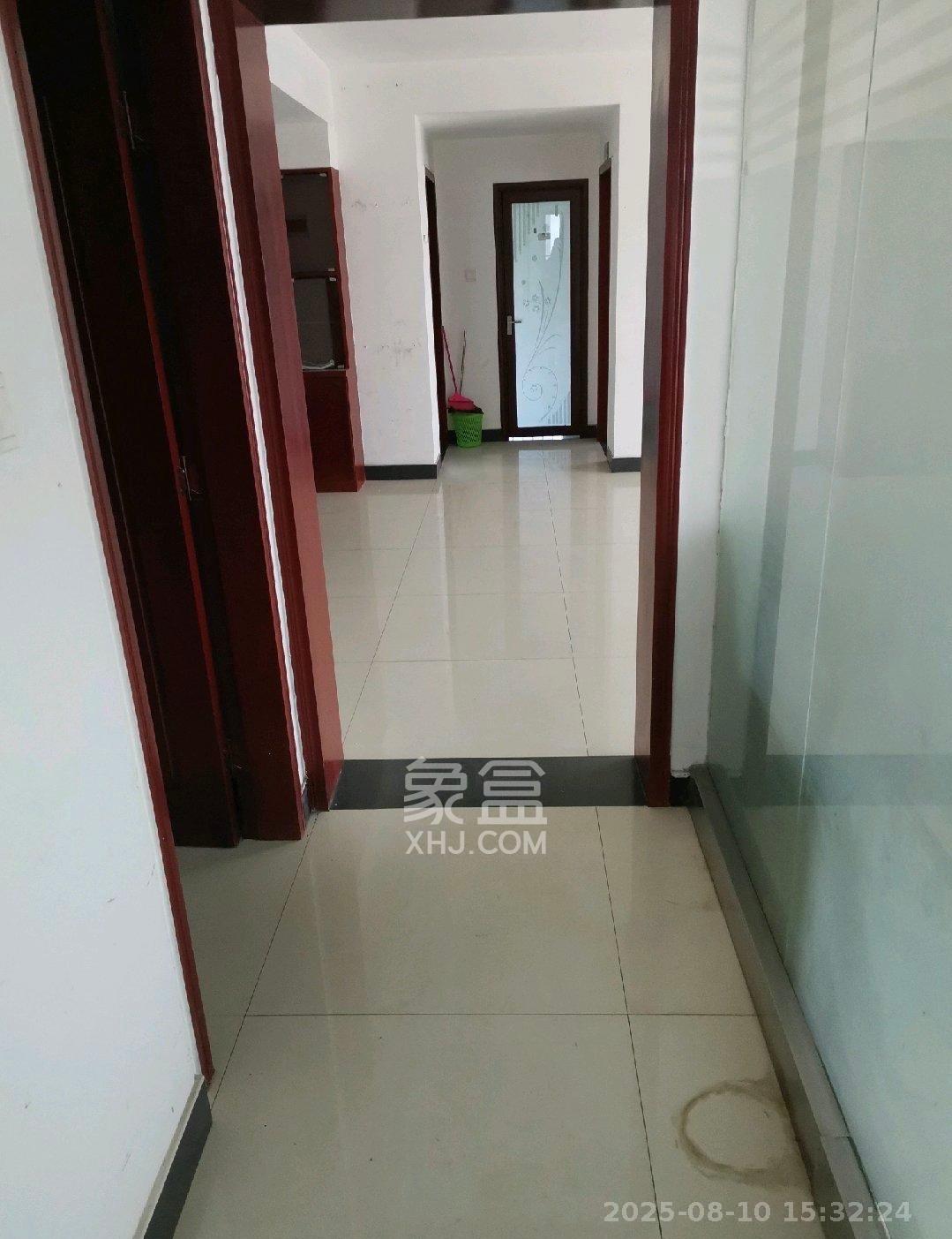 左岸右岸  4室1厅1卫    4000.0元/月 左岸右岸  4室1厅1卫    4000.0元/月室内图