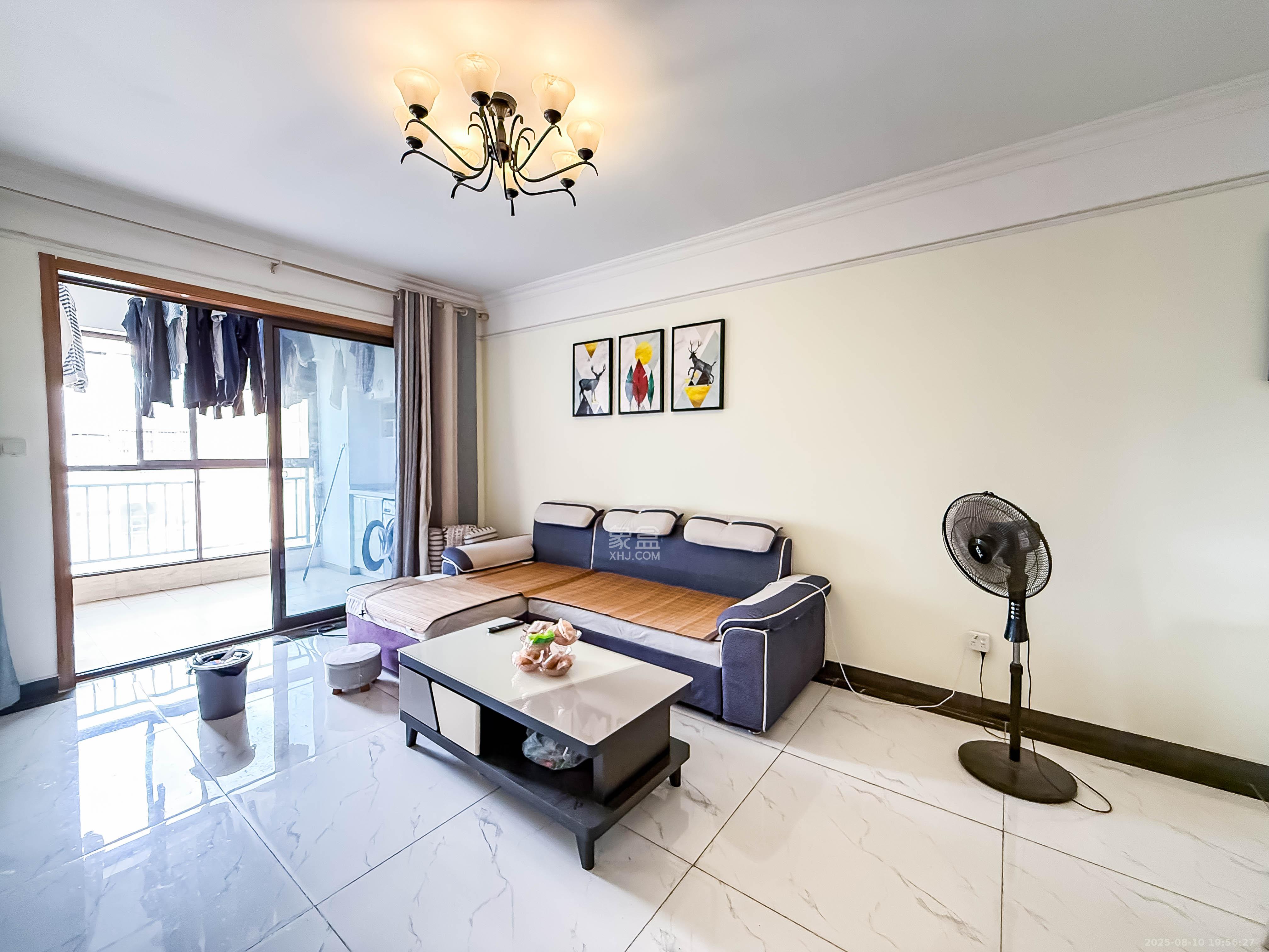 麓谷小镇  3室2厅1卫    58.5万 麓谷小镇  3室2厅1卫    58.5万客厅