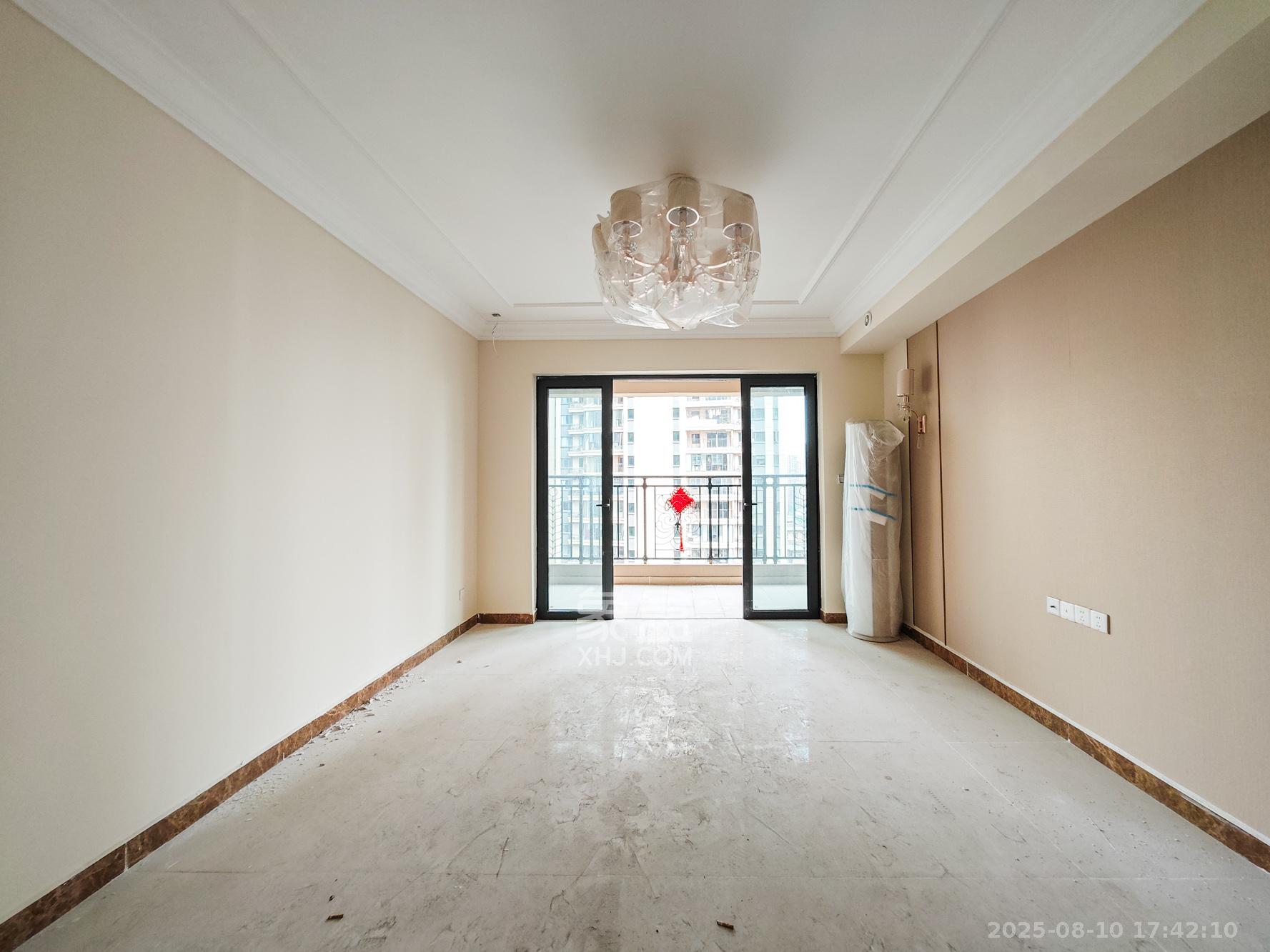 恒大御景天下城二期 3室2厅2卫 97.0万 恒大御景天下城二期 3室2厅2卫 97.0万客厅