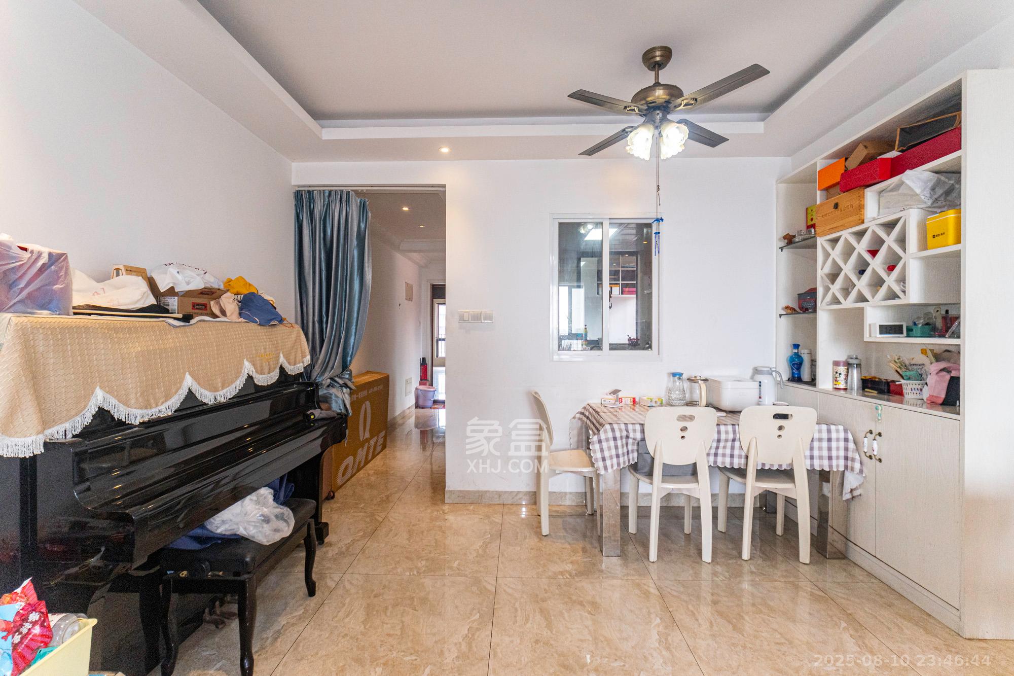 华润凤凰城二期 3室2厅1卫 69.8万 华润凤凰城二期 3室2厅1卫 69.8万客厅