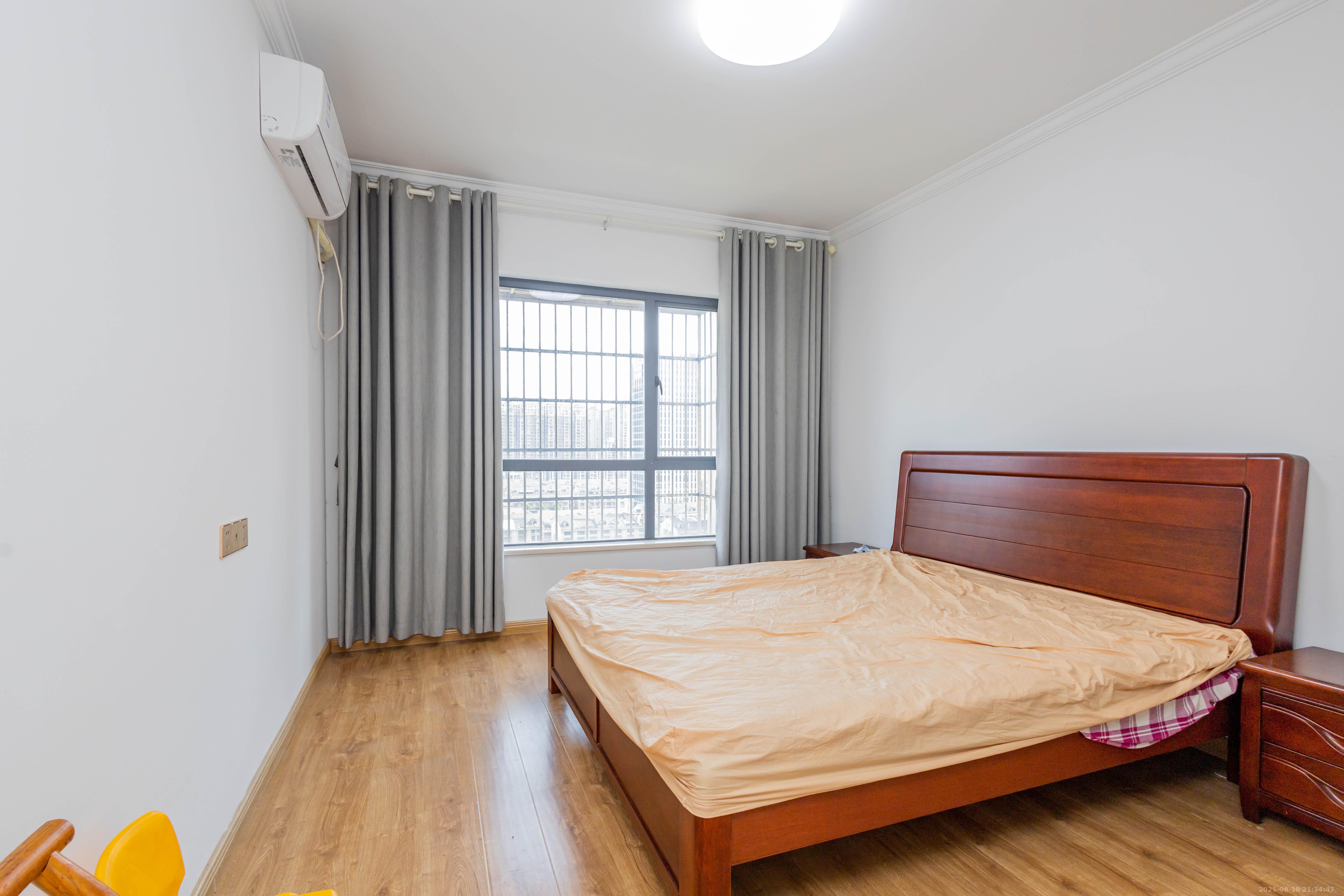 中国铁建国际城二期  4室2厅2卫    89.8万卧室