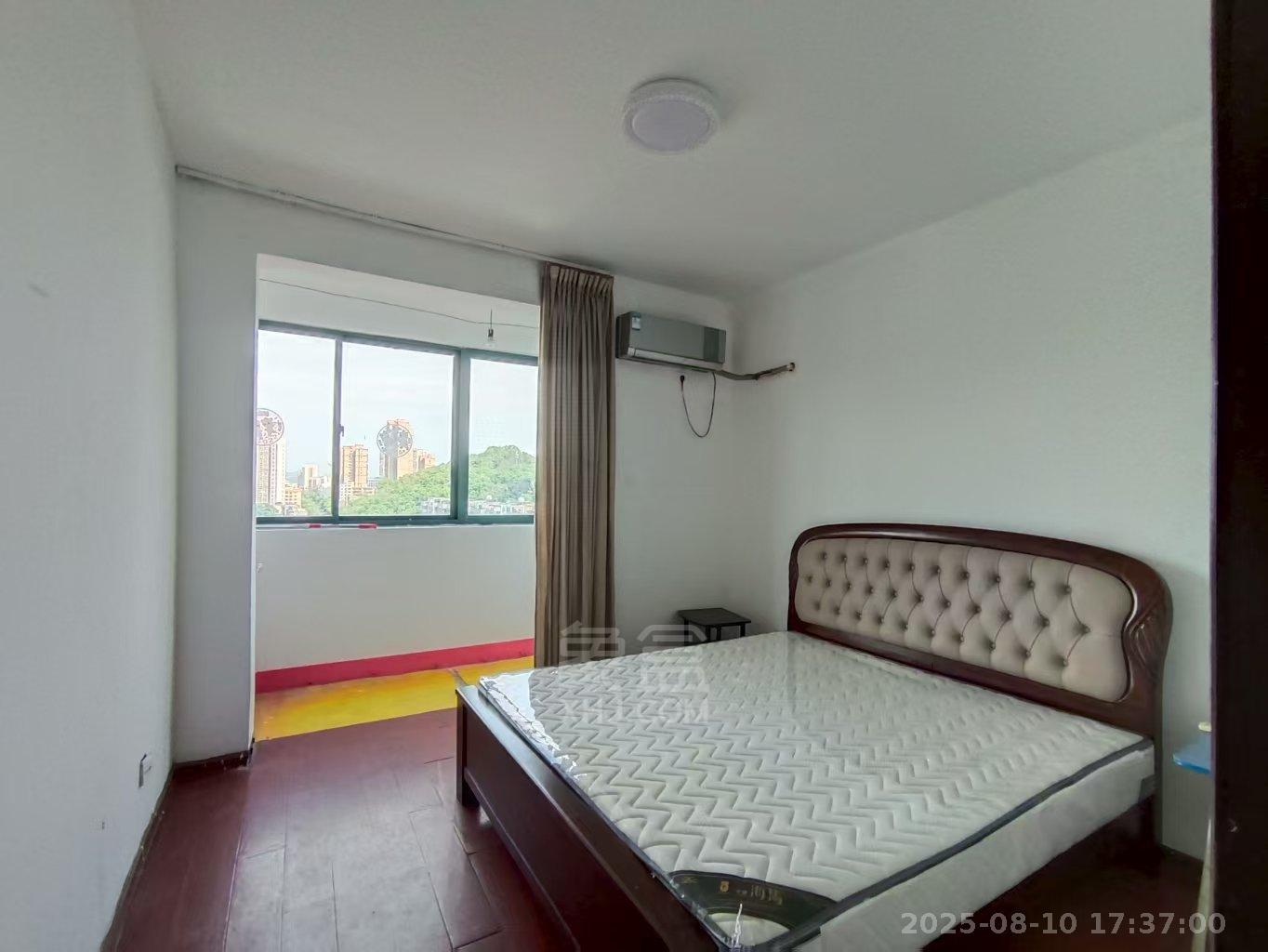 佳信小区  3室2厅1卫    800.0元/月 佳信小区  3室2厅1卫    800.0元/月室内图