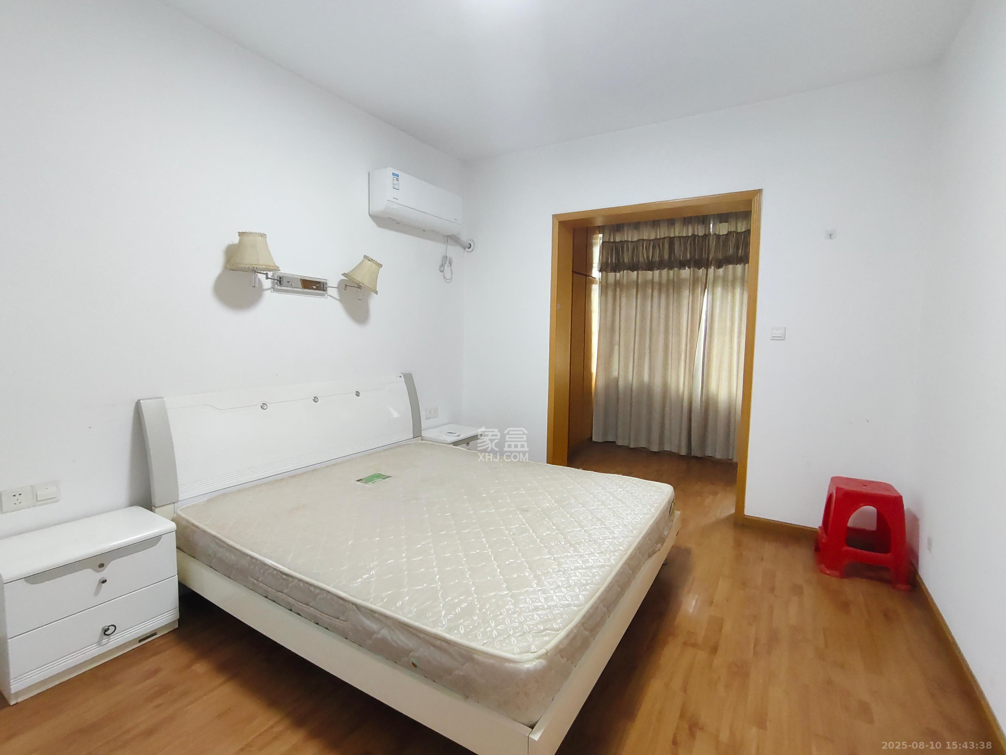 云龙教师楼  4室2厅2卫    1280.0元/月 云龙教师楼  4室2厅2卫    1280.0元/月室内图