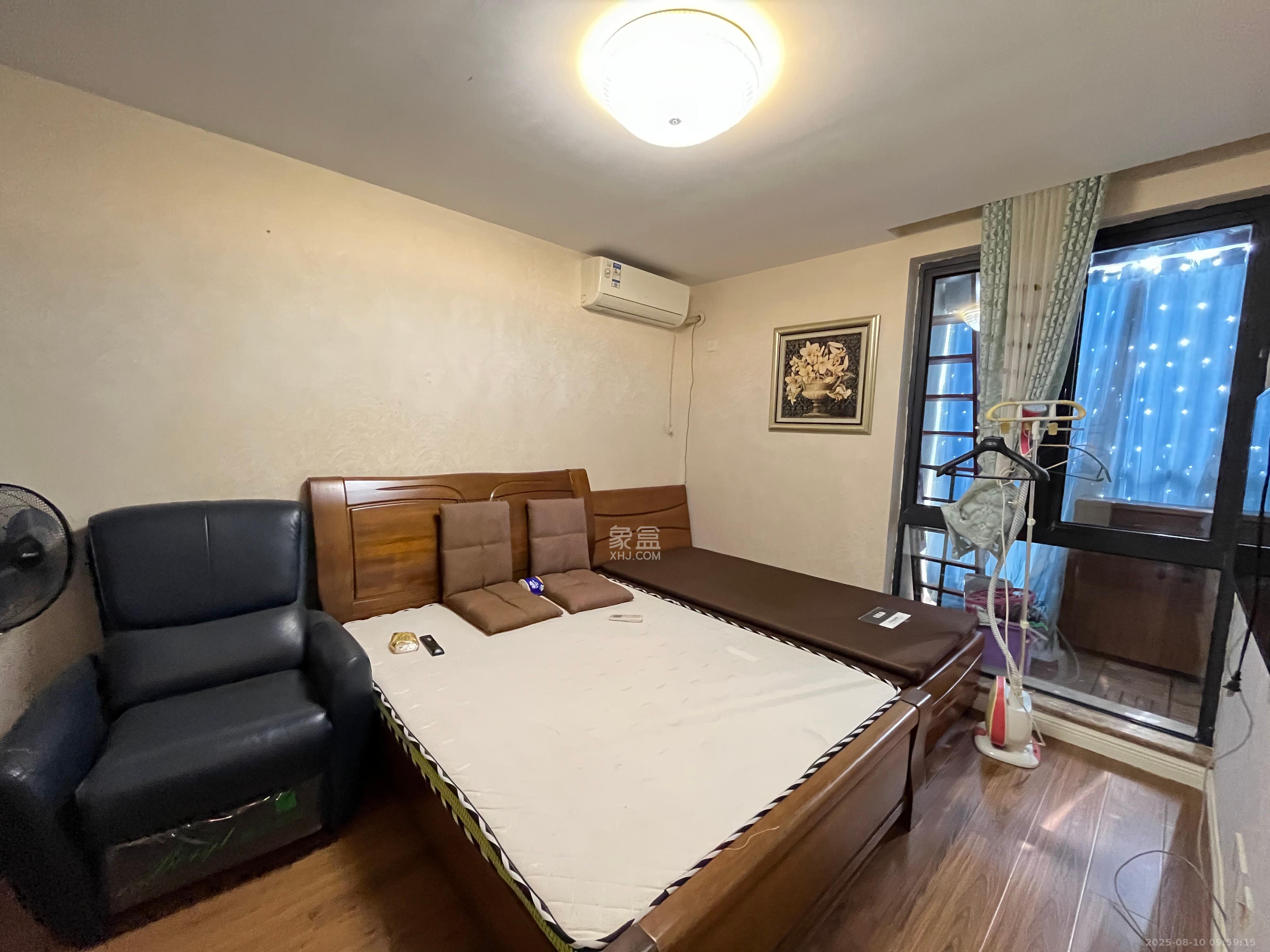 阳光100三期  3室2厅2卫    4200.0元/月 阳光100三期  3室2厅2卫    4200.0元/月