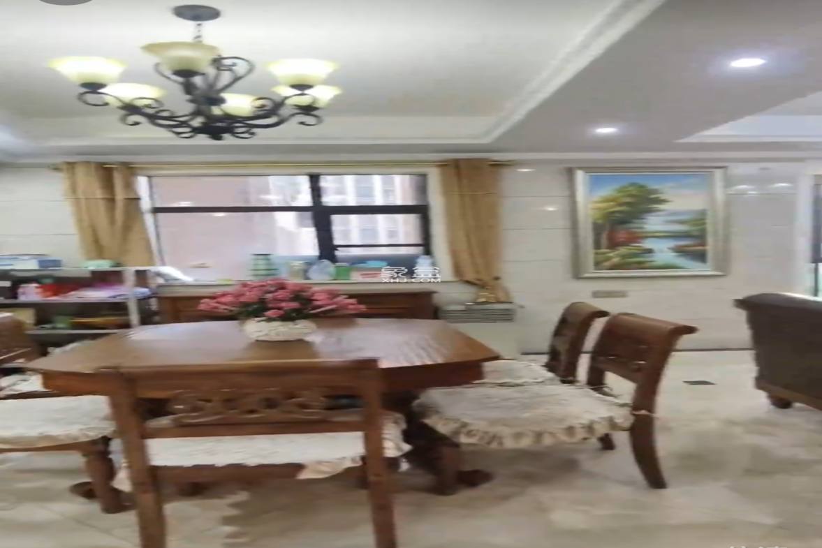 众一桂府 4室2厅2卫 76.8万 众一桂府 4室2厅2卫 76.8万客厅