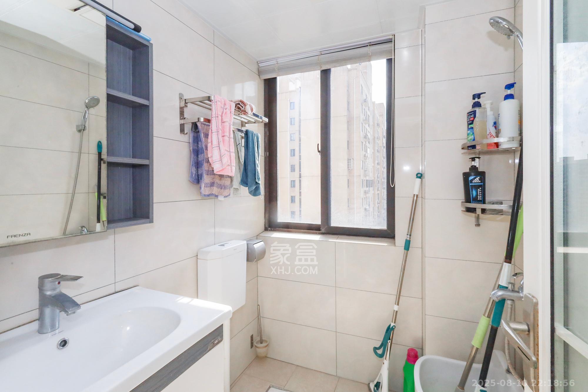 钰龙天下二期(钰龙佳园) 2室2厅1卫 195.0万 钰龙天下二期(钰龙佳园) 2室2厅1卫 195.0万卫生间