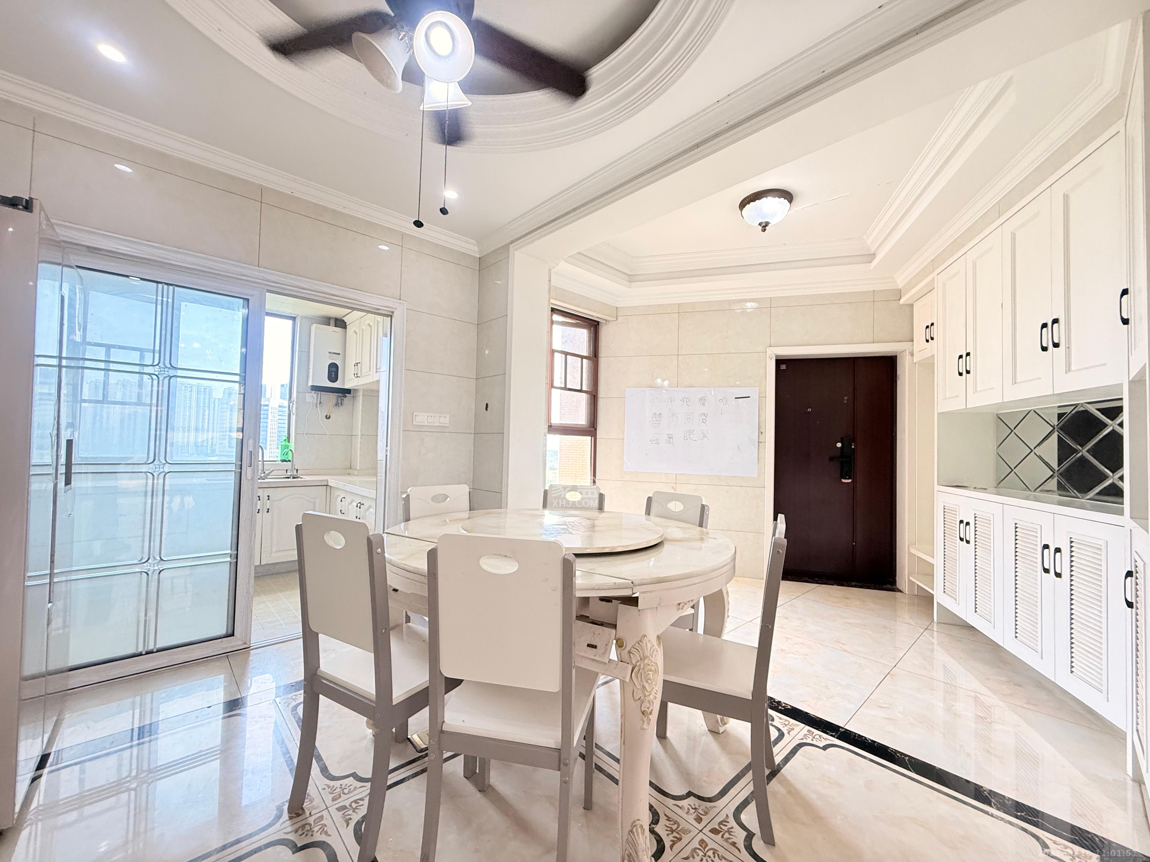 万里时代 4室2厅2卫 3200.0元/月 万里时代 4室2厅2卫 3200.0元/月室内图