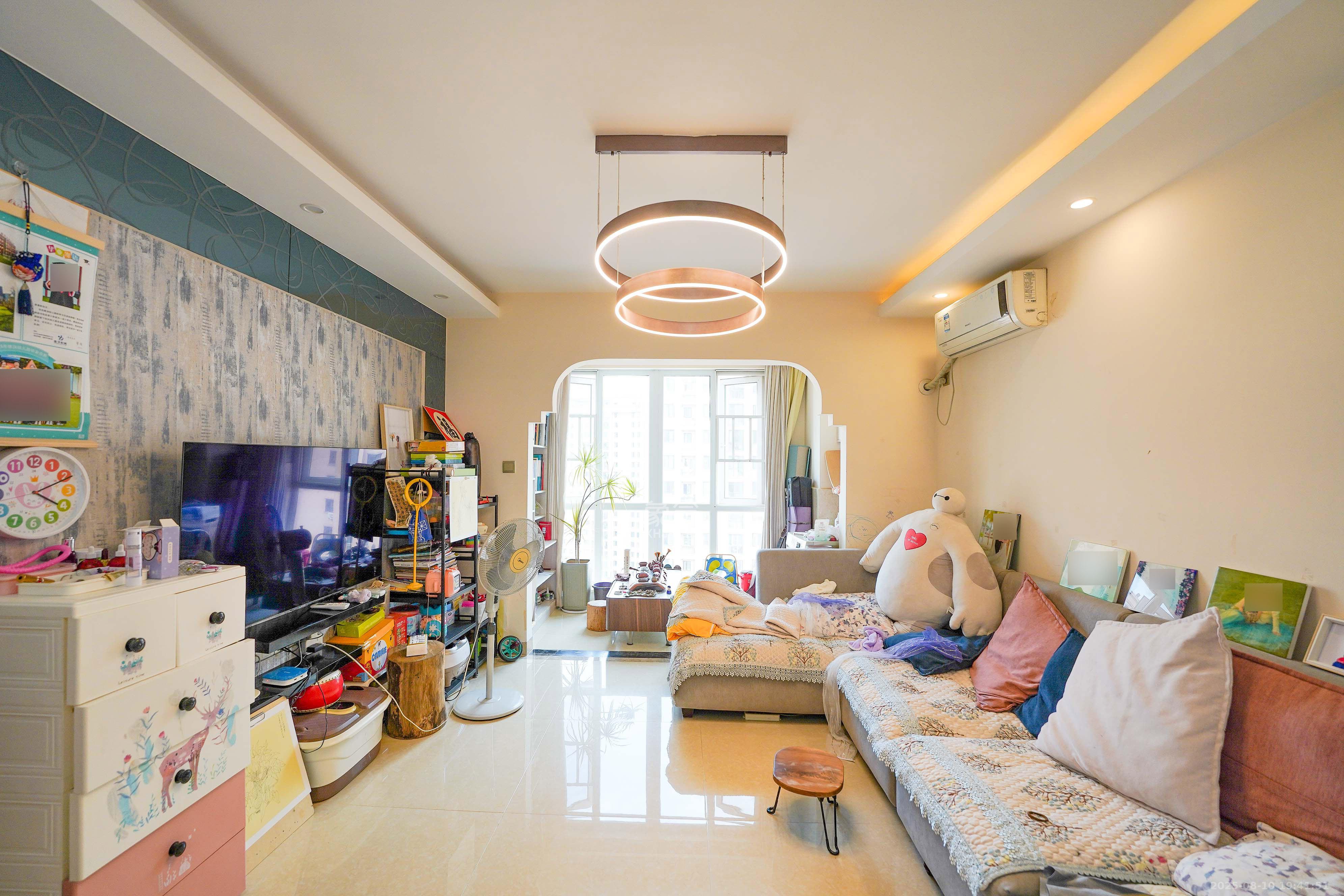 丽发新城  2室1厅1卫    58.0万 丽发新城  2室1厅1卫    58.0万客厅