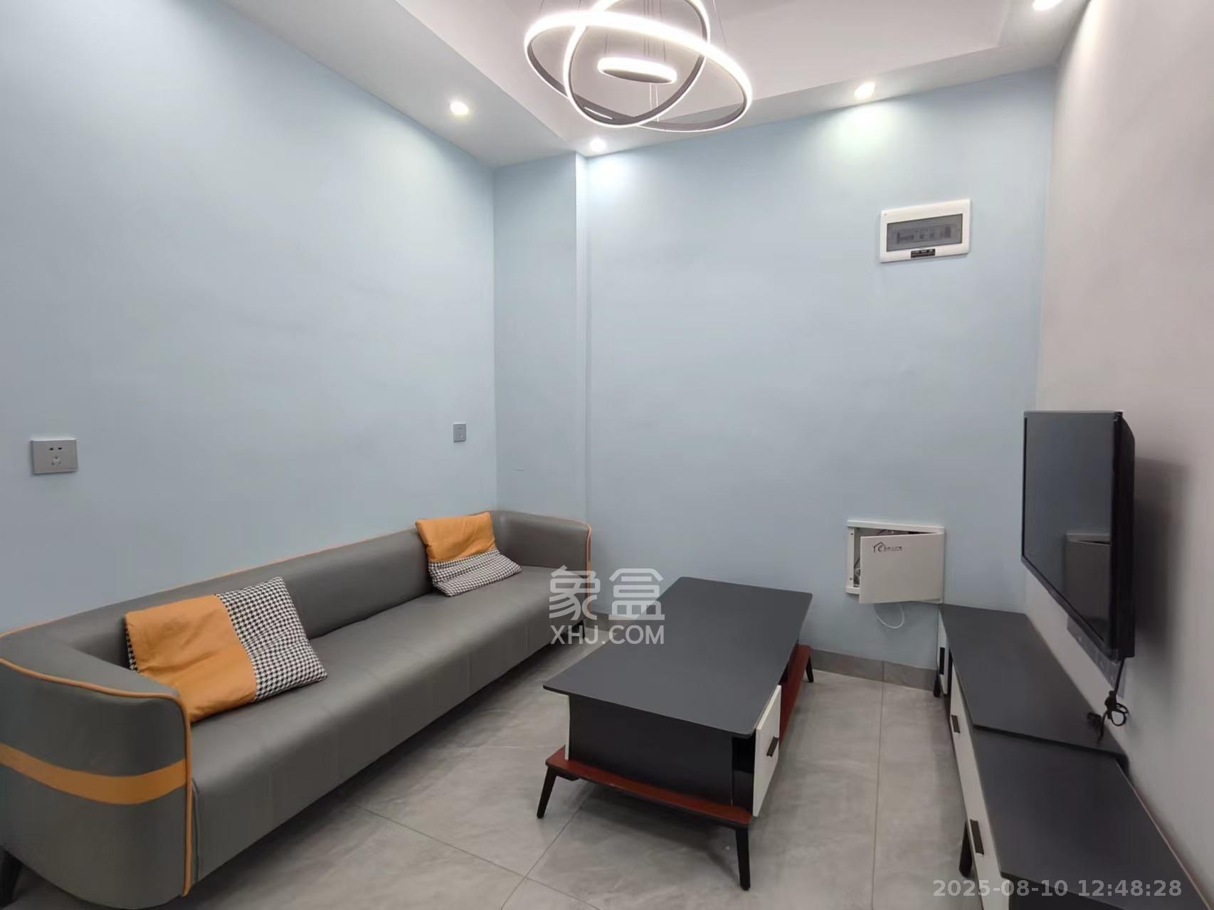 芙蓉万国城MOMA(卓越汇富苑)  3室2厅1卫    1700.0元/月 芙蓉万国城MOMA(卓越汇富苑)  3室2厅1卫    1700.0元/月室内图