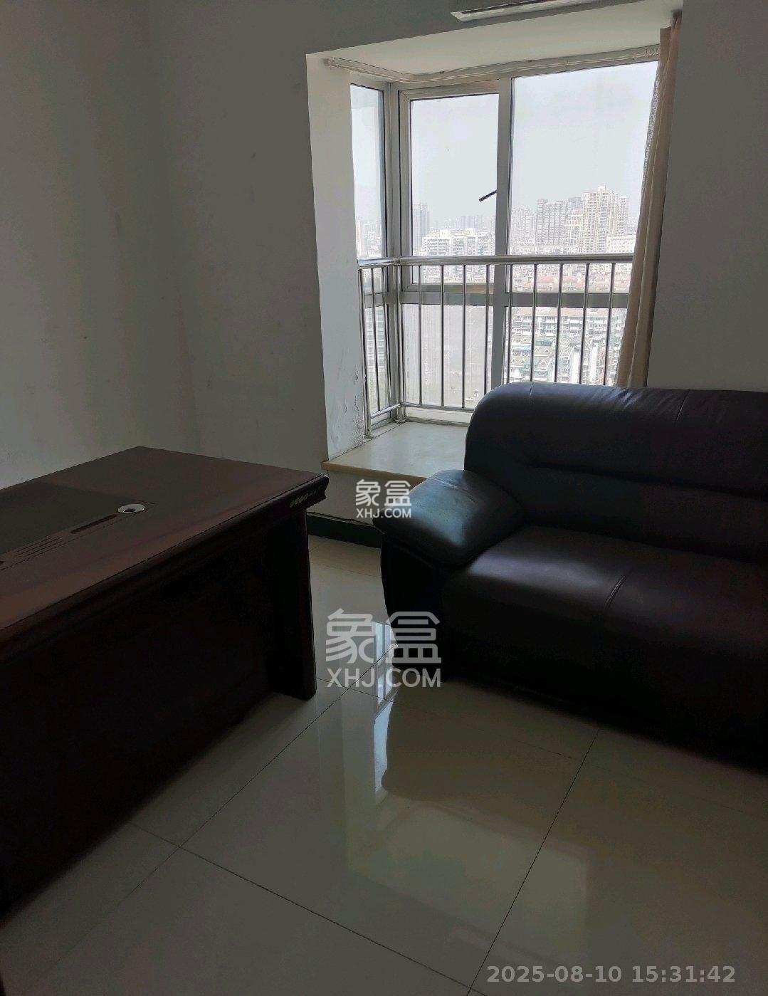 左岸右岸  4室1厅1卫    4000.0元/月 左岸右岸  4室1厅1卫    4000.0元/月室内图