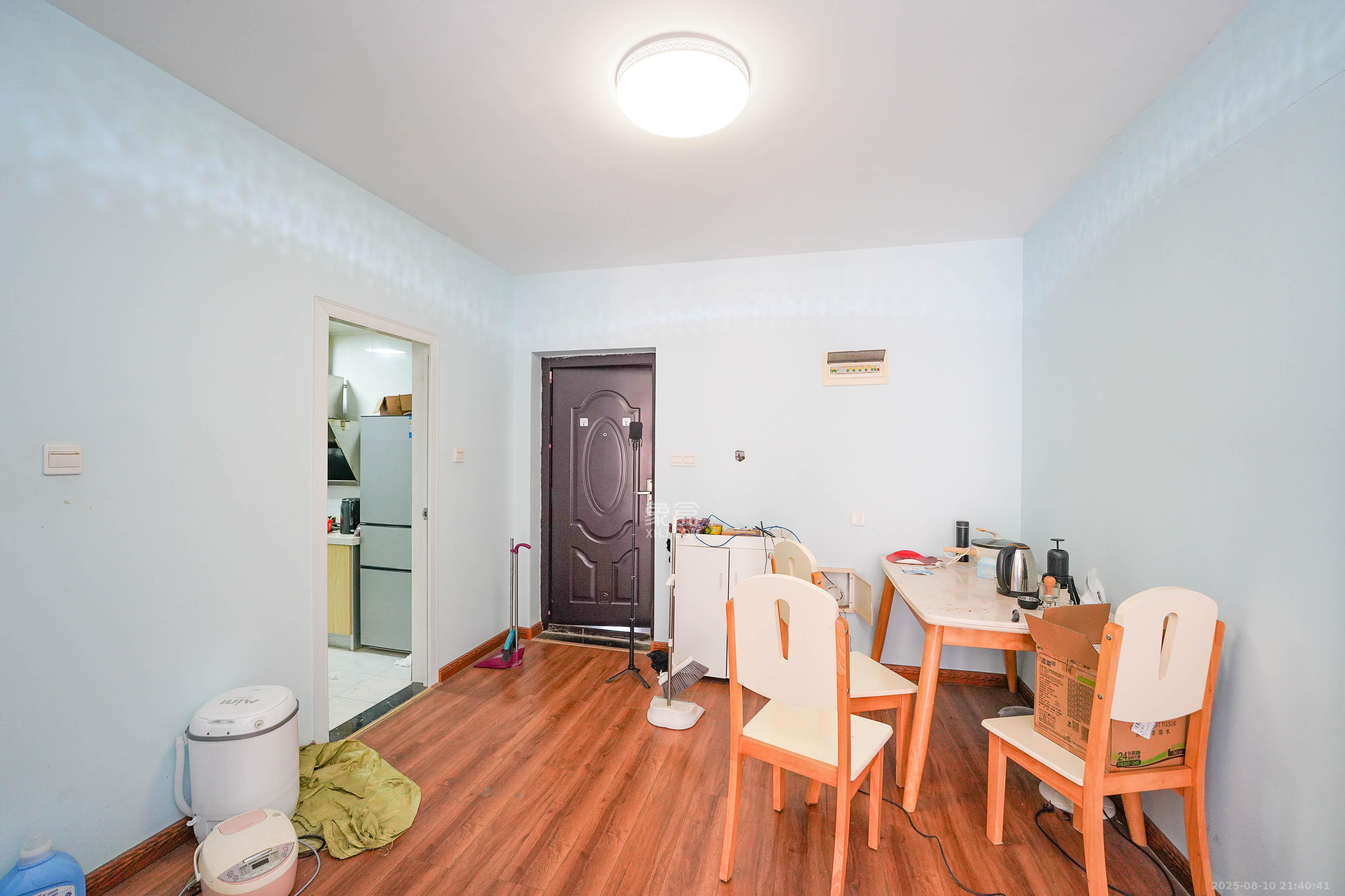 丽发新城  1室2厅1卫    68.0万 丽发新城  1室2厅1卫    68.0万客厅