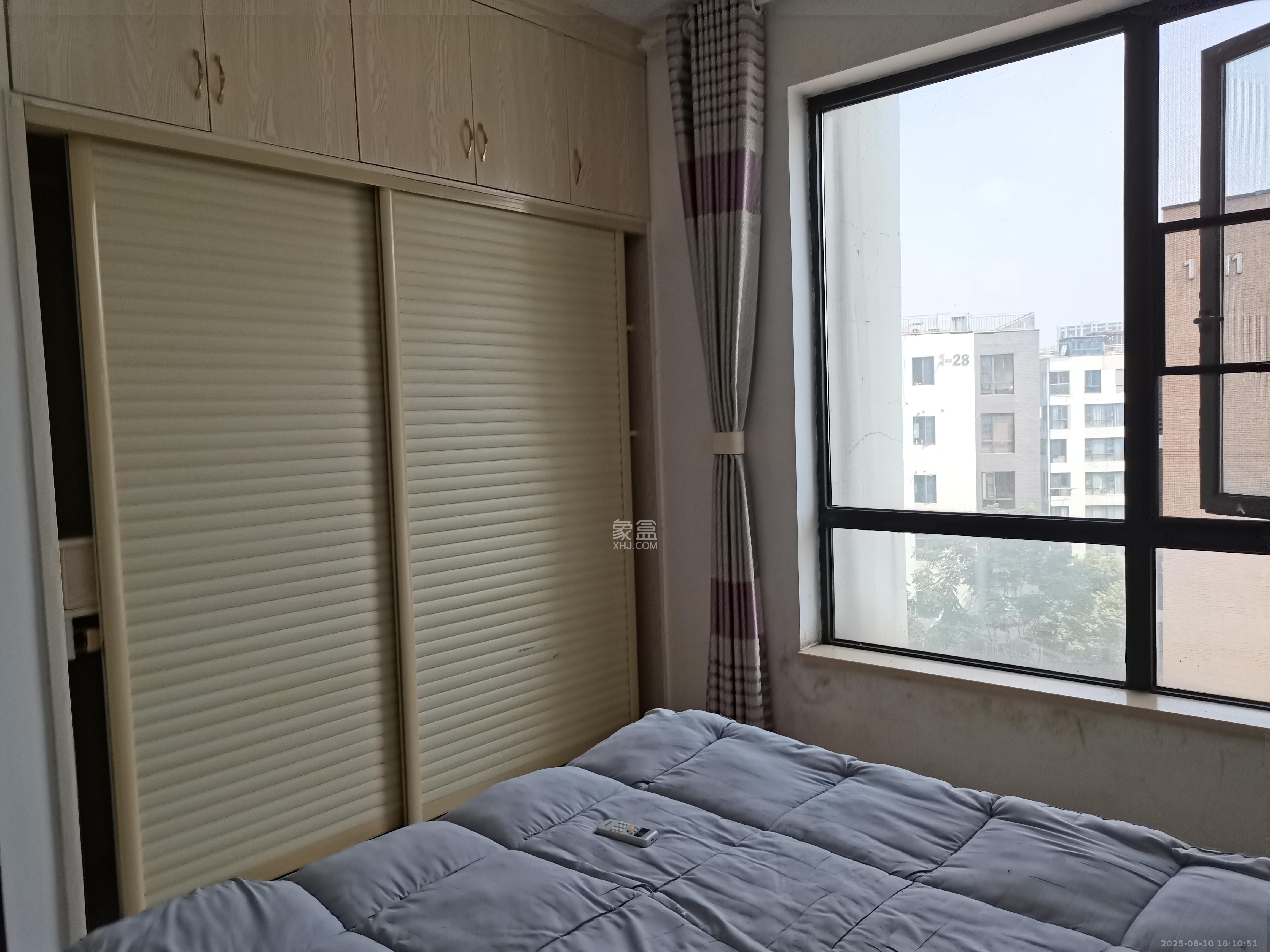 阳光100三期  1室2厅1卫   2600.00元/月室内图