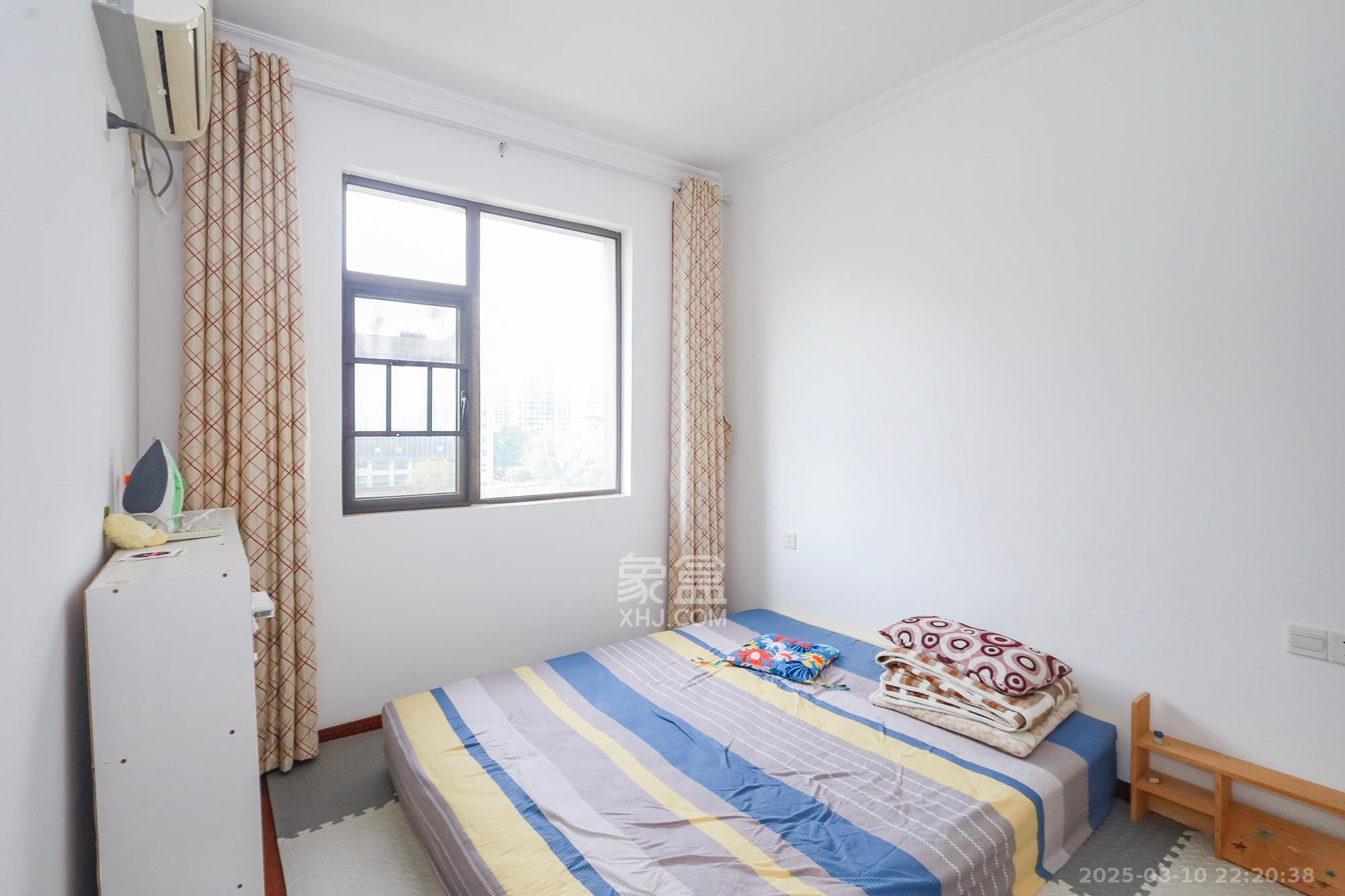 阳光丽城一期 4室2厅2卫 148.0万 阳光丽城一期 4室2厅2卫 148.0万卧室