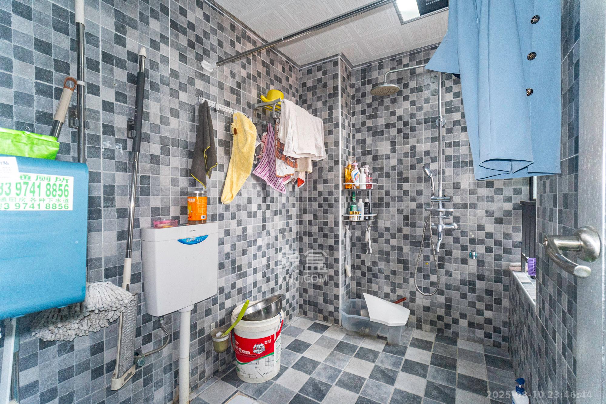 华润凤凰城二期 3室2厅1卫 69.8万 华润凤凰城二期 3室2厅1卫 69.8万卫生间