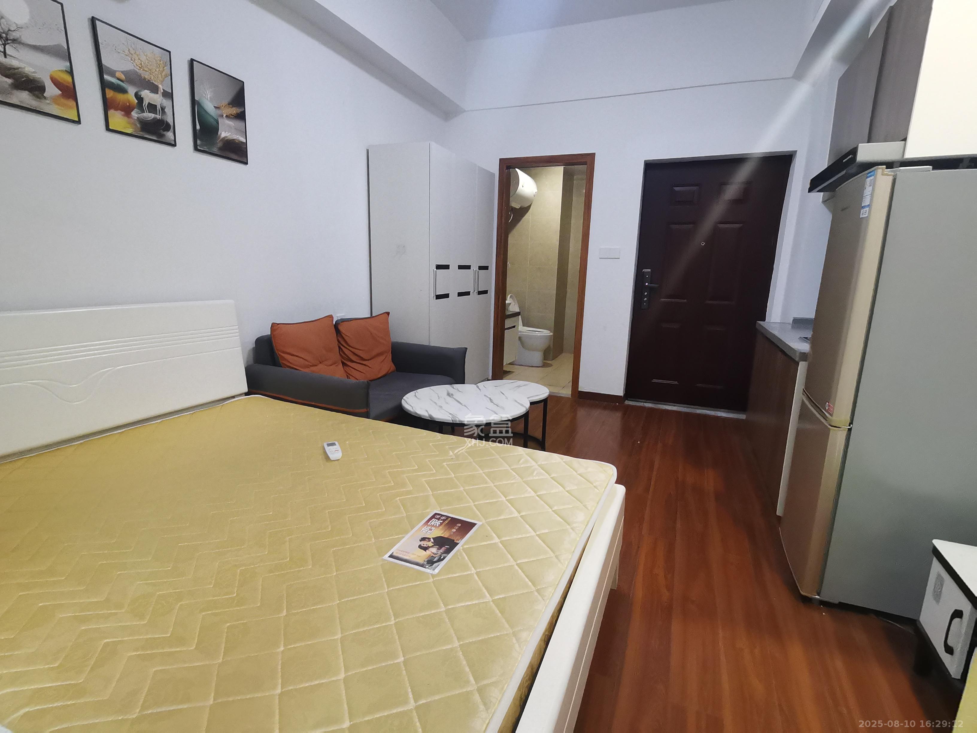 荣泰广场 1室1厅1卫 1200.0元/月 荣泰广场 1室1厅1卫 1200.0元/月室内图