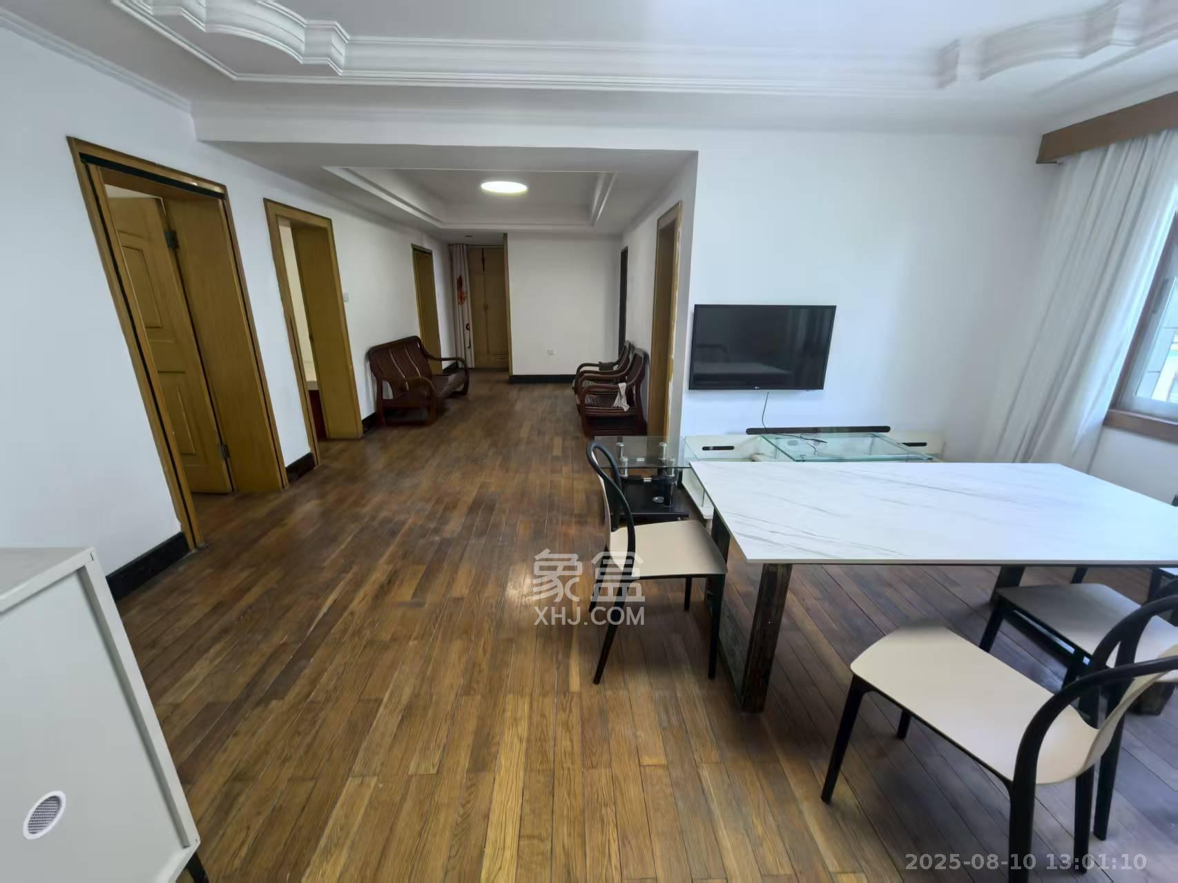 临江花园  4室2厅1卫    4300.0元/月室内图