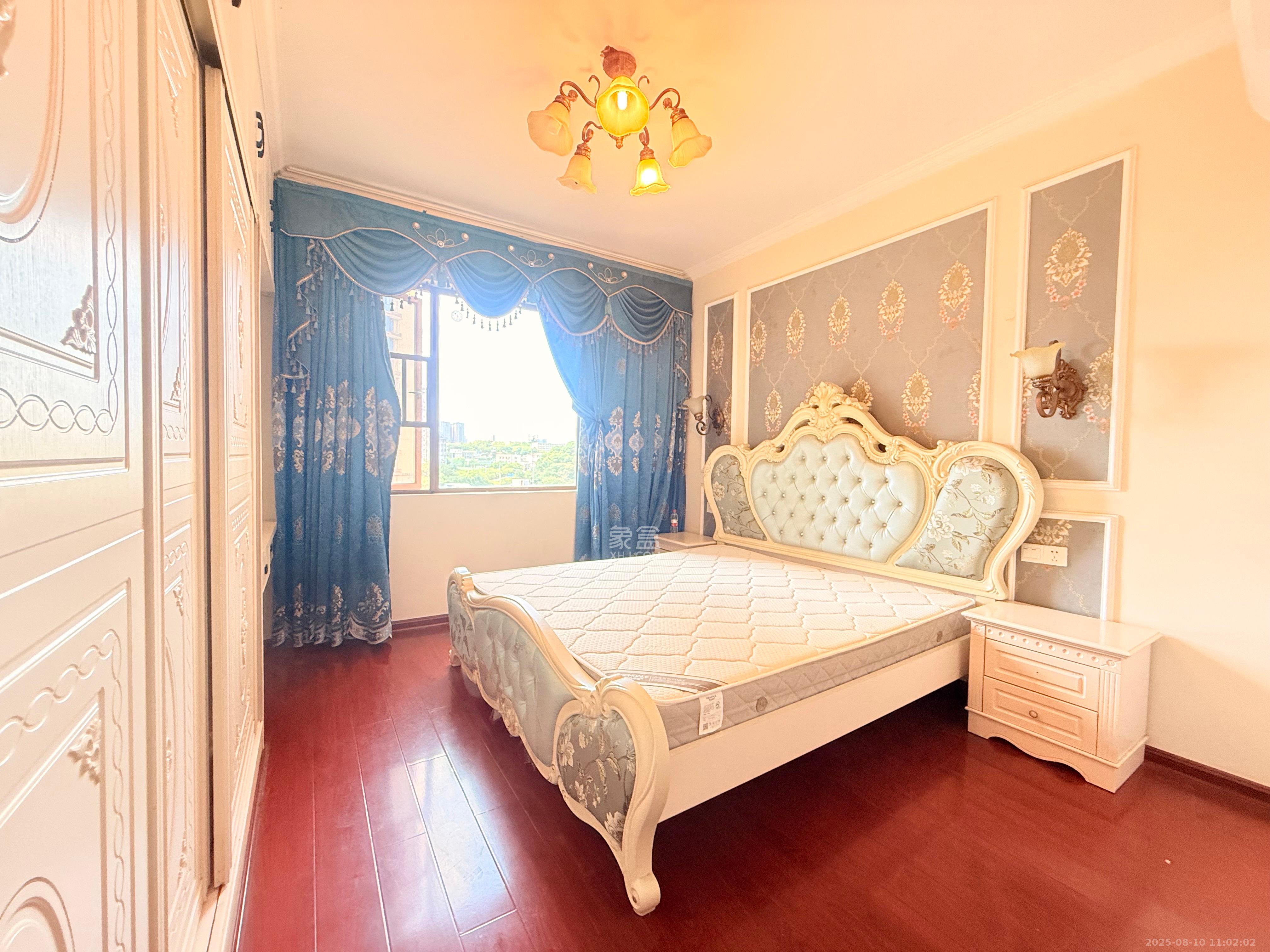 万里时代 4室2厅2卫 3200.0元/月 万里时代 4室2厅2卫 3200.0元/月室内图