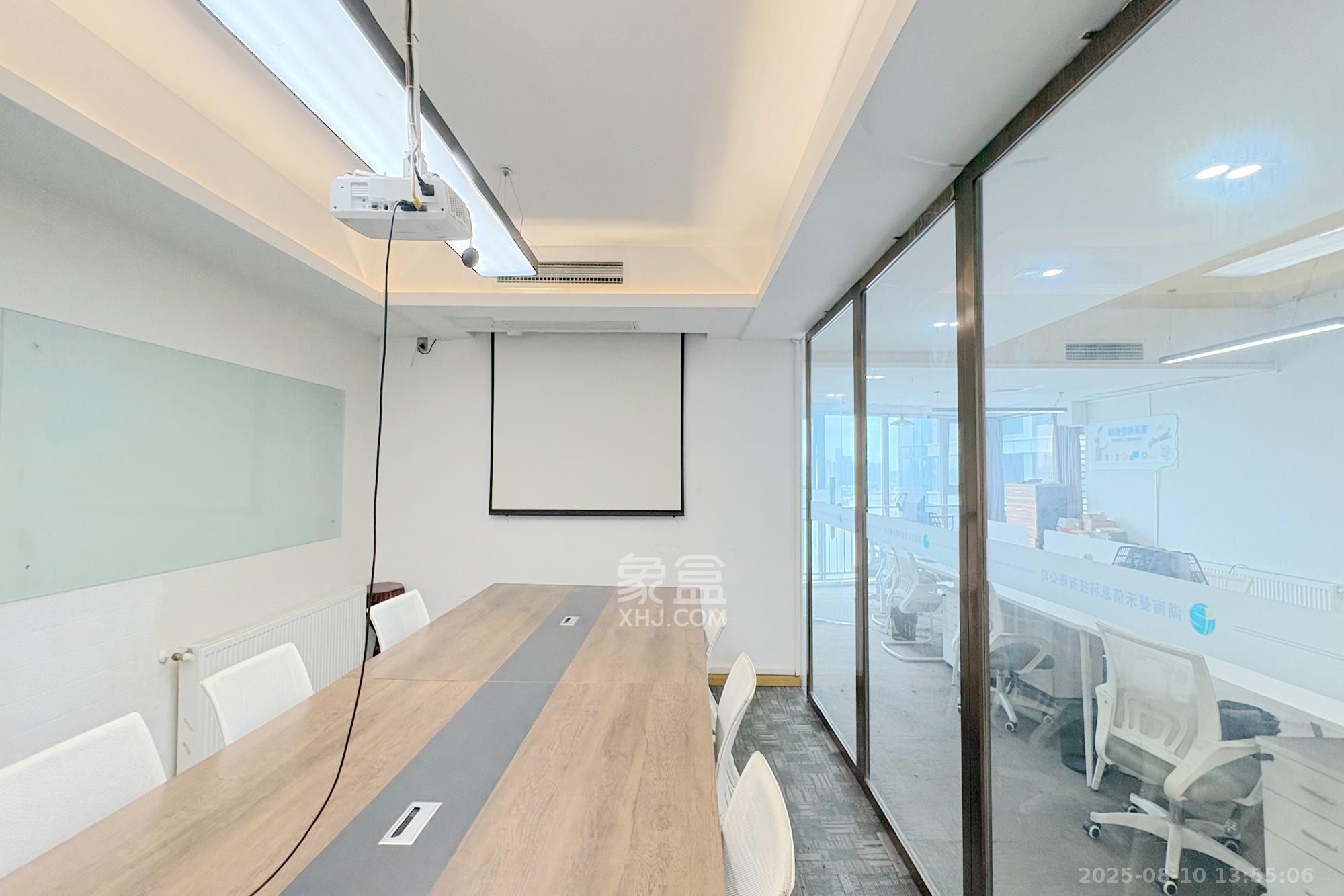 潮宗御苑  4室2厅2卫    8000.0元/月室内图