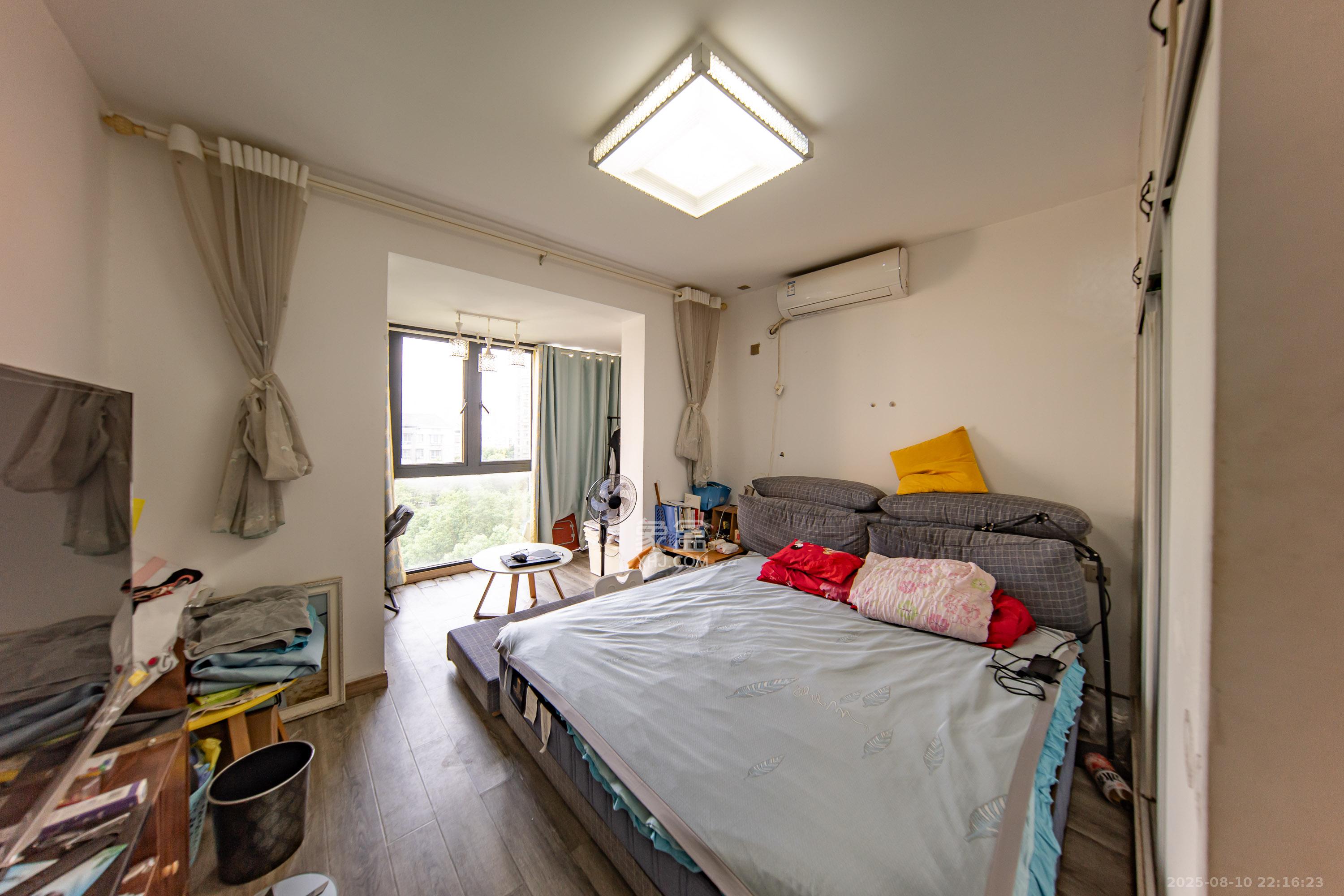 含浦家苑  5室2厅2卫    64.8万卧室