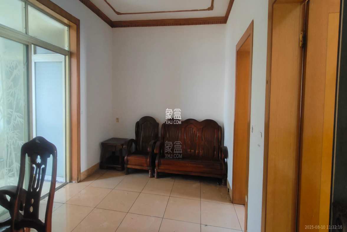 铁路小区 2室2厅1卫 700.0元/月 铁路小区 2室2厅1卫 700.0元/月室内图