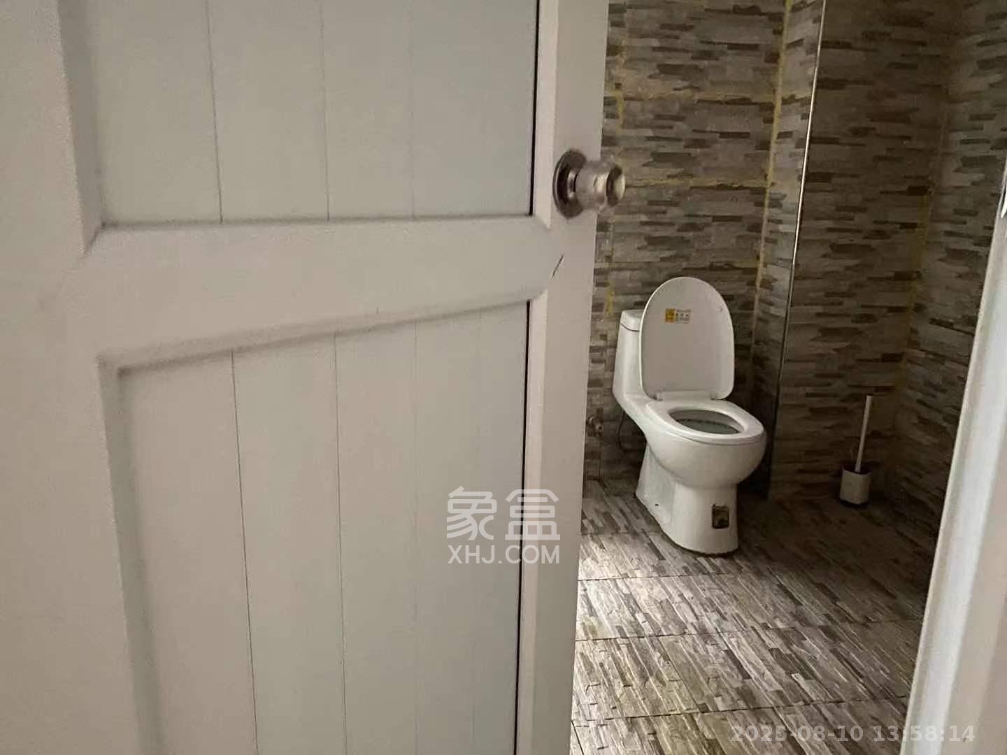 东方航标  5室2厅2卫   2400.00元/月室内图