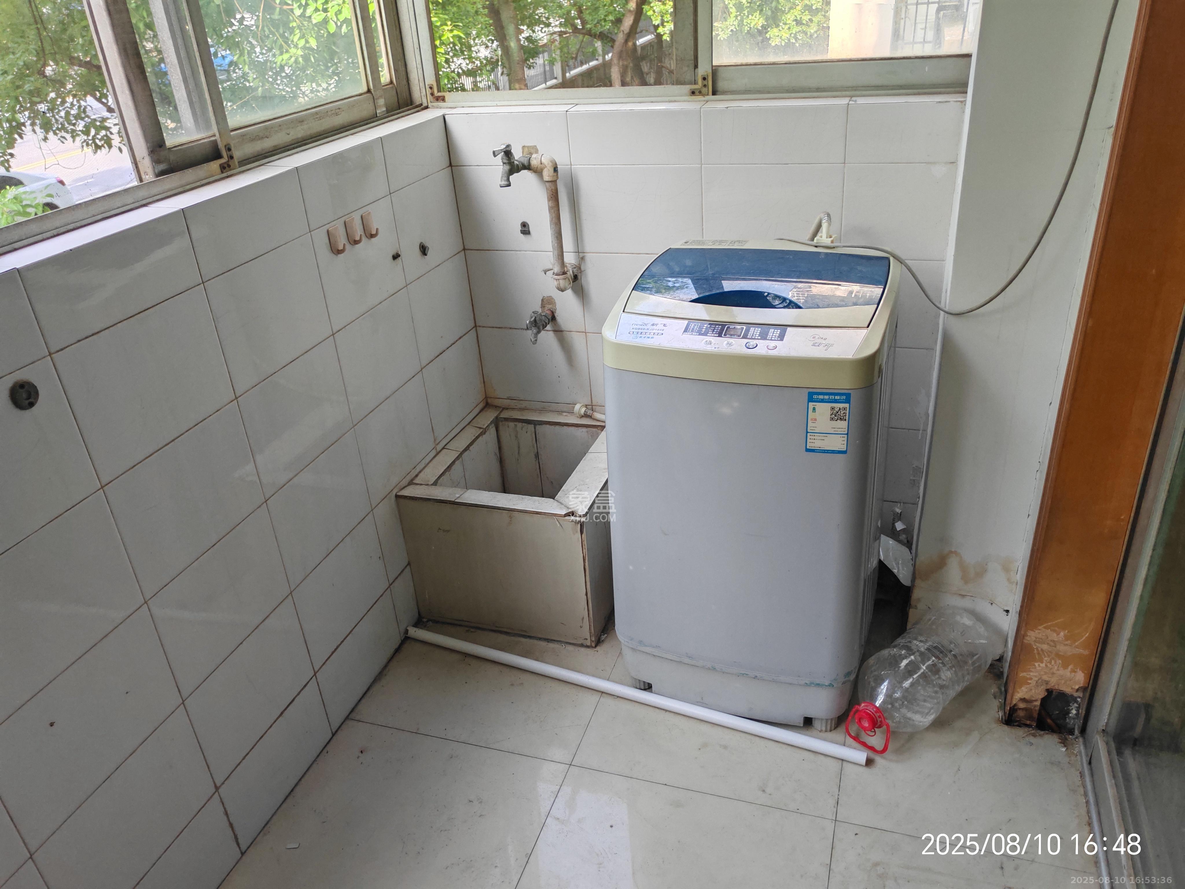 咸嘉新村嘉兴苑  3室2厅1卫    2400.0元/月 咸嘉新村嘉兴苑  3室2厅1卫    2400.0元/月室内图