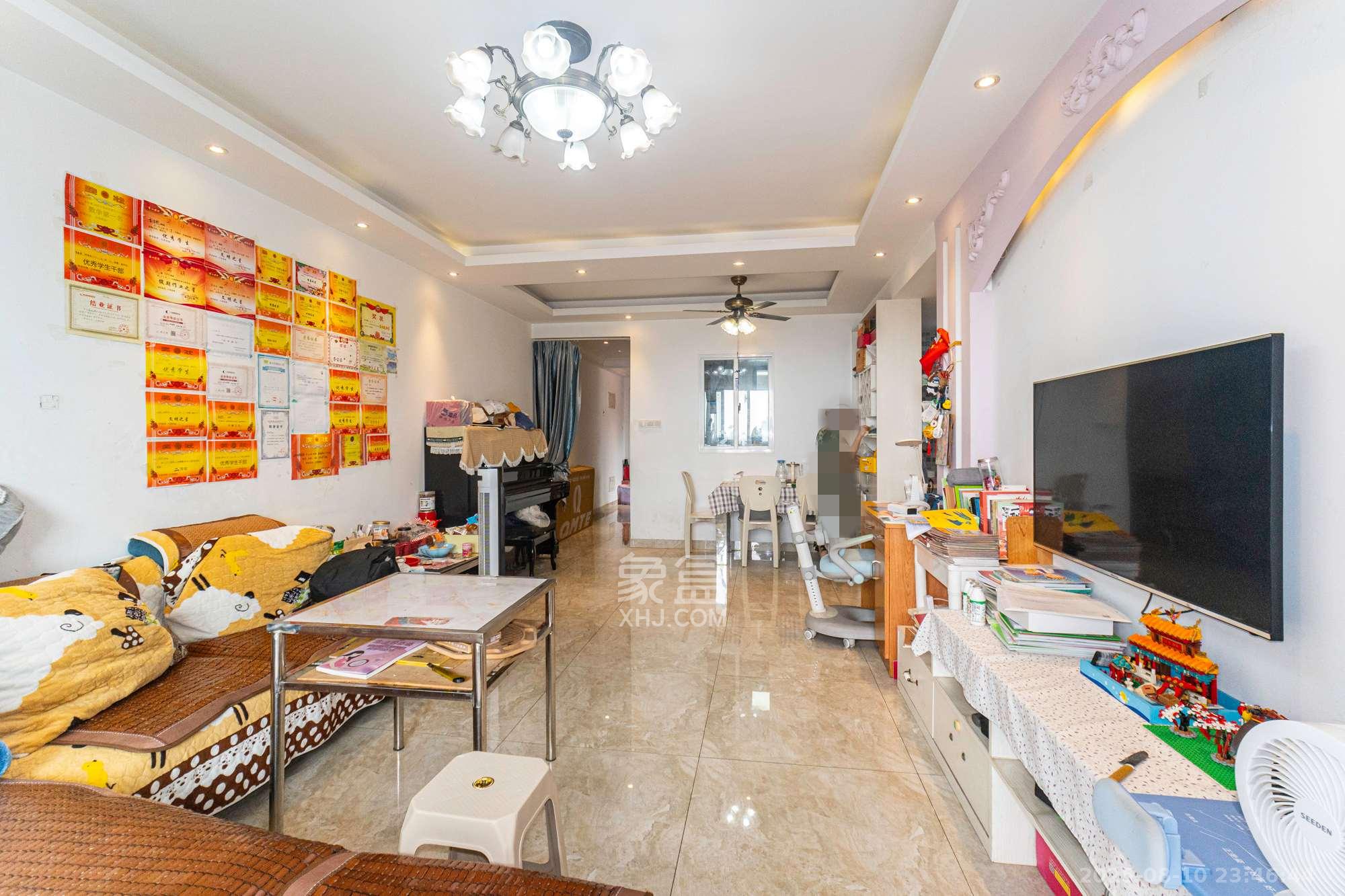 华润凤凰城二期 3室2厅1卫 69.8万 华润凤凰城二期 3室2厅1卫 69.8万客厅